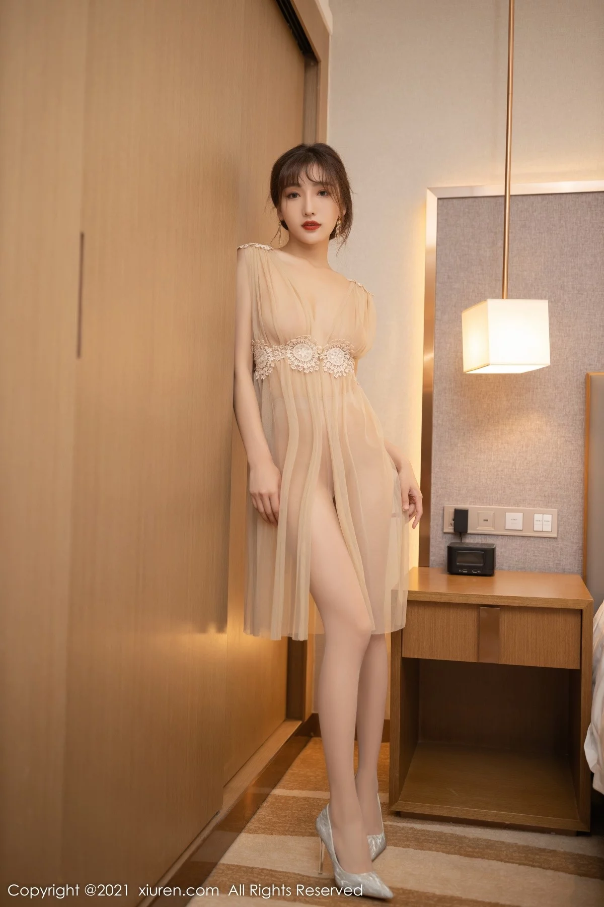 [[XiuRen秀人网]秀人网]No.4347_模特陆萱萱精致透明轻纱上衣配超薄无内肉丝裤袜惹火诱惑写真87P