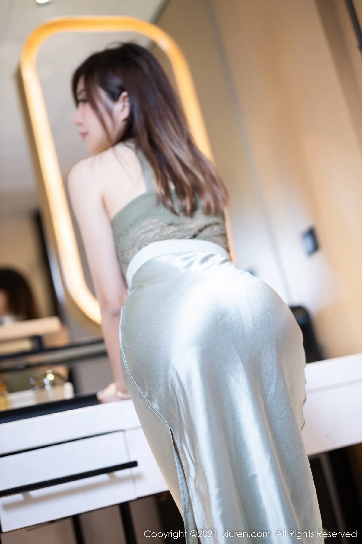 [[XiuRen秀人网]秀人网]No.4353_女神绮里嘉ula私房绿灰网纱衣配灰裙子半脱秀完美身材诱惑写真48P