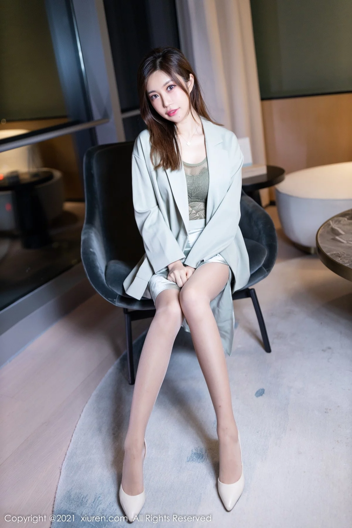 [[XiuRen秀人网]秀人网]No.4353_女神绮里嘉ula私房绿灰网纱衣配灰裙子半脱秀完美身材诱惑写真48P