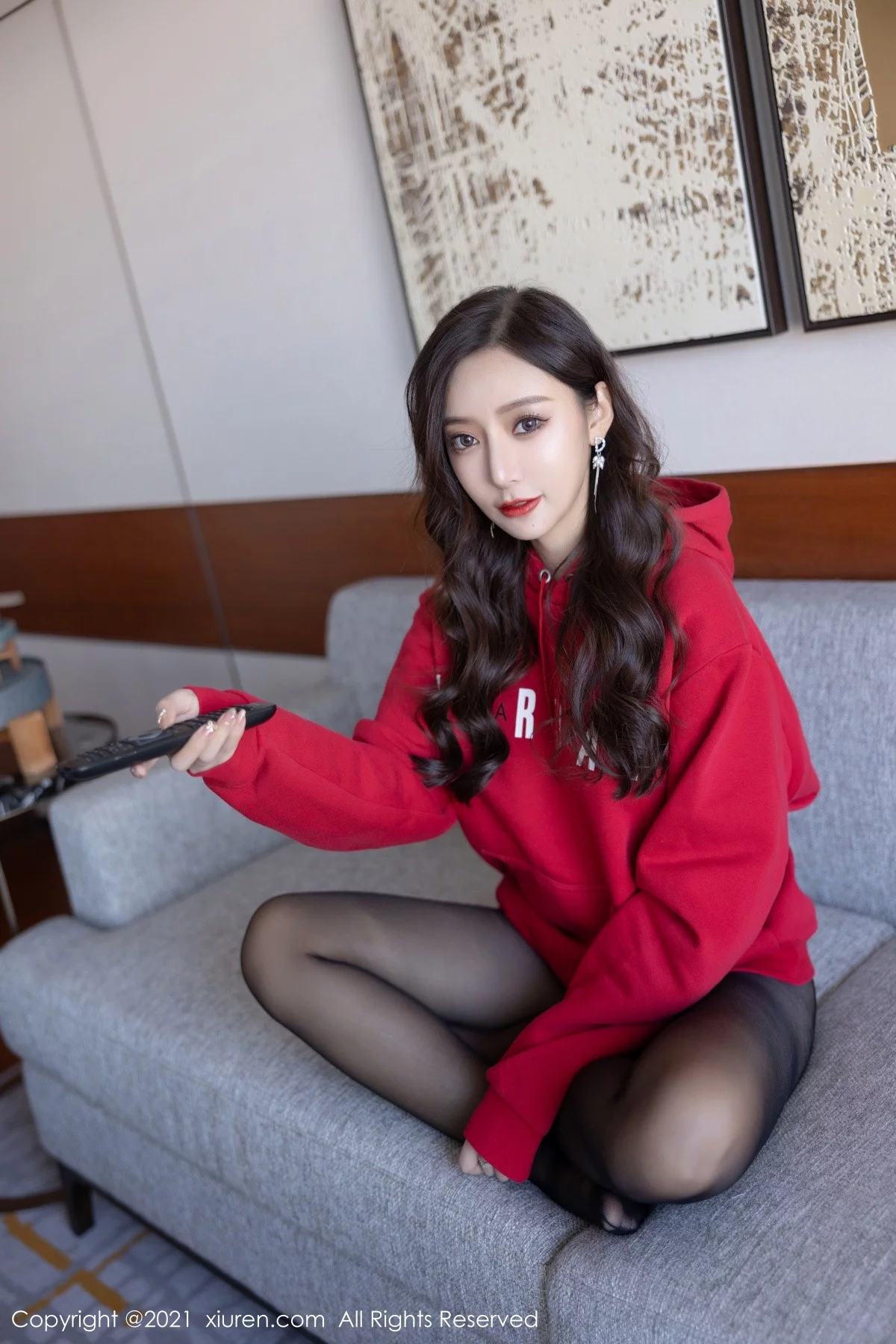 [[XiuRen秀人网]秀人网]No.4356_女神王馨瑶yanni私房脱红色卫衣露性感内衣配蕾丝袜诱惑写真82P