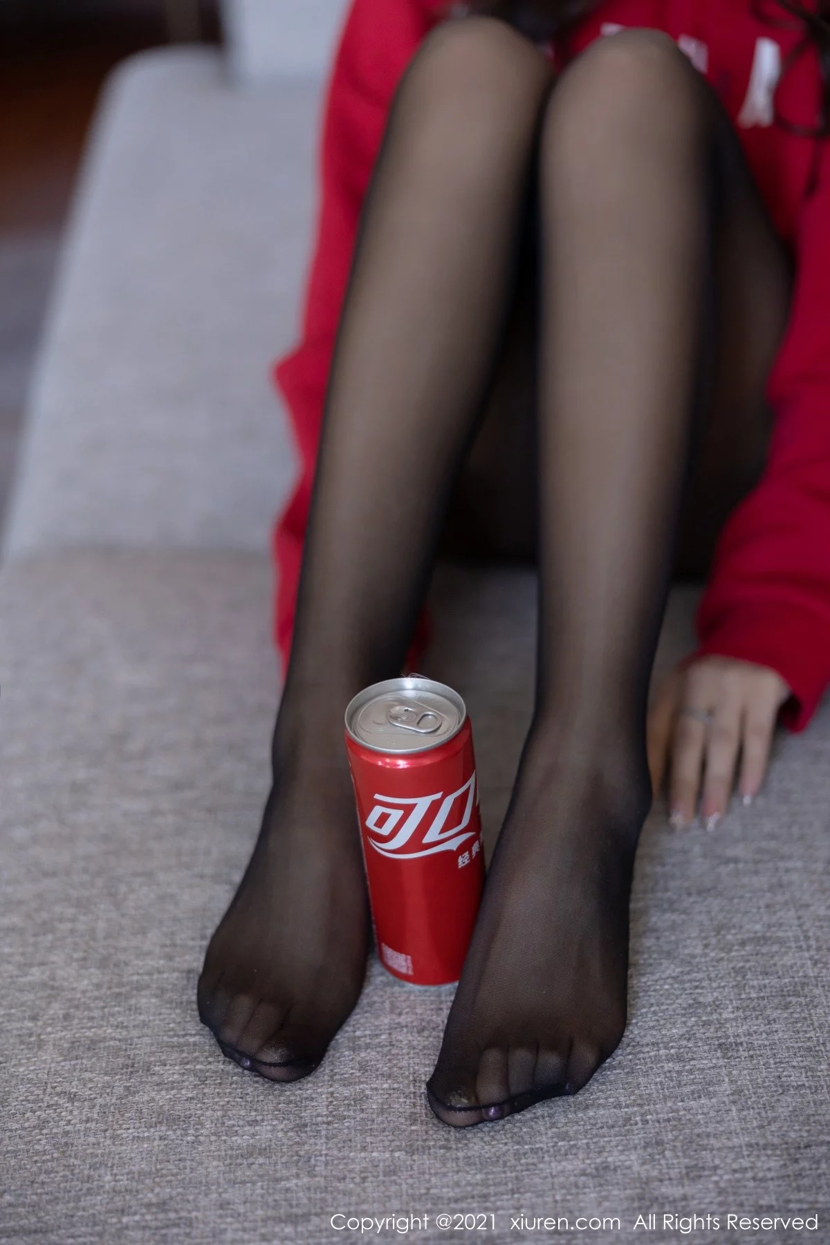 [[XiuRen秀人网]秀人网]No.4356_女神王馨瑶yanni私房脱红色卫衣露性感内衣配蕾丝袜诱惑写真82P