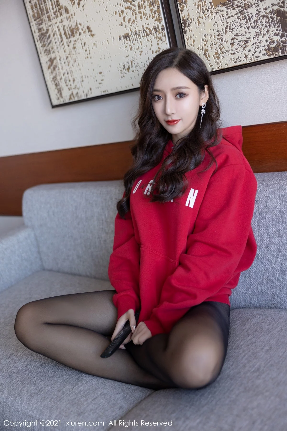 [[XiuRen秀人网]秀人网]No.4356_女神王馨瑶yanni私房脱红色卫衣露性感内衣配蕾丝袜诱惑写真82P