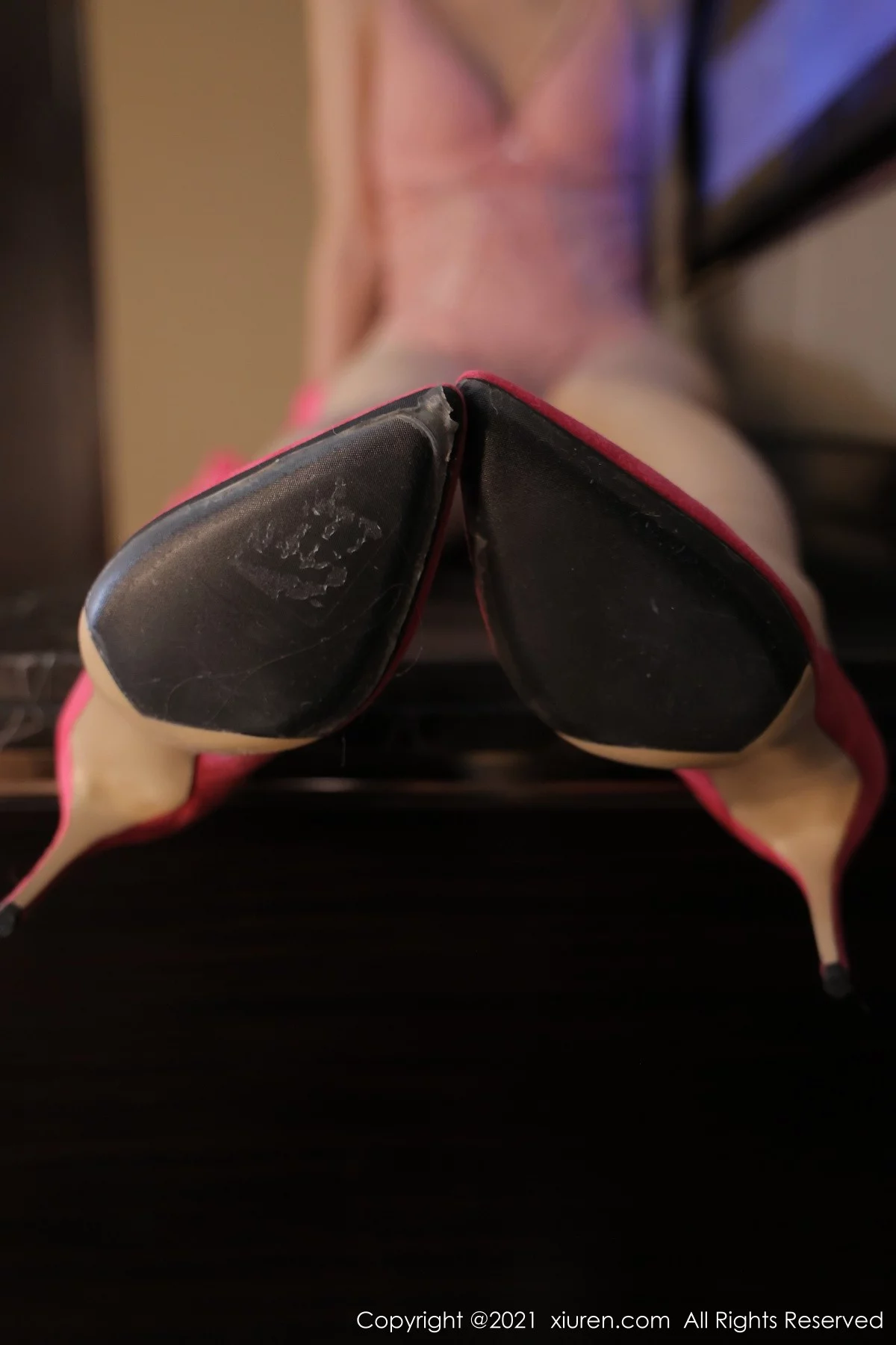 [[XiuRen秀人网]秀人网]No.4350_模特周慕汐baby酒店室内场景粉红色连衣裙配开档肉丝诱惑写真67P