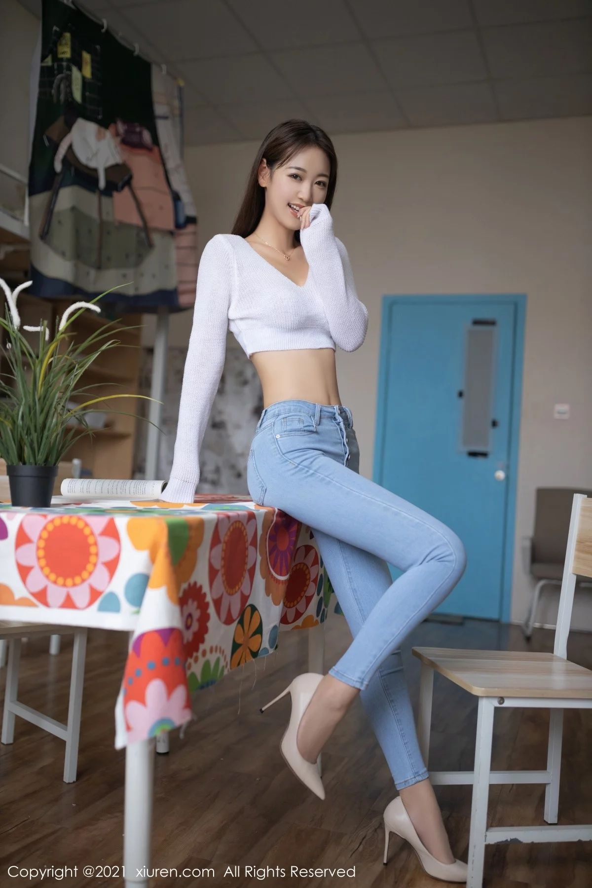 [[XiuRen秀人网]秀人网]No.4250_模特唐安琪江浙沪旅拍寝室高腰服饰配牛仔裤半脱迷人诱惑写真88P