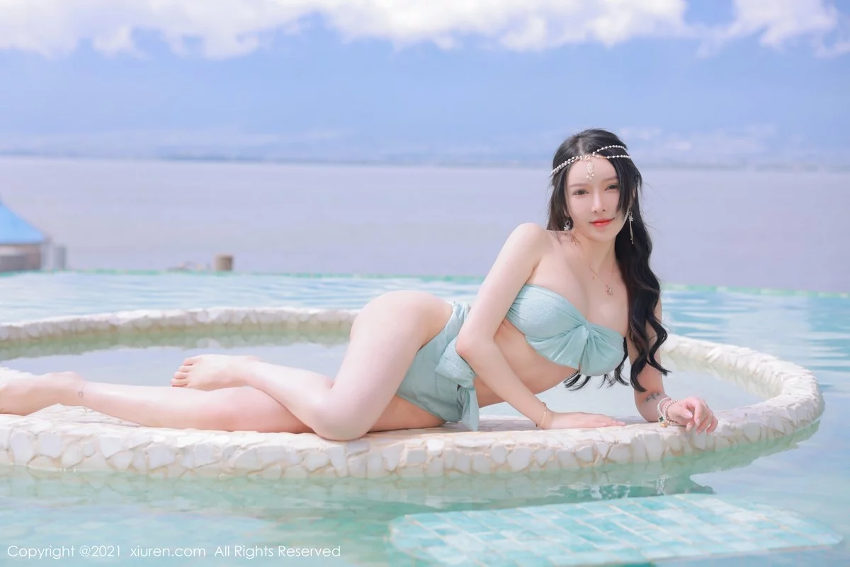 [[XiuRen秀人网]秀人网]No.4248_模特玉兔miki大理旅拍异域风情主题半脱秀完美身材诱惑写真50P