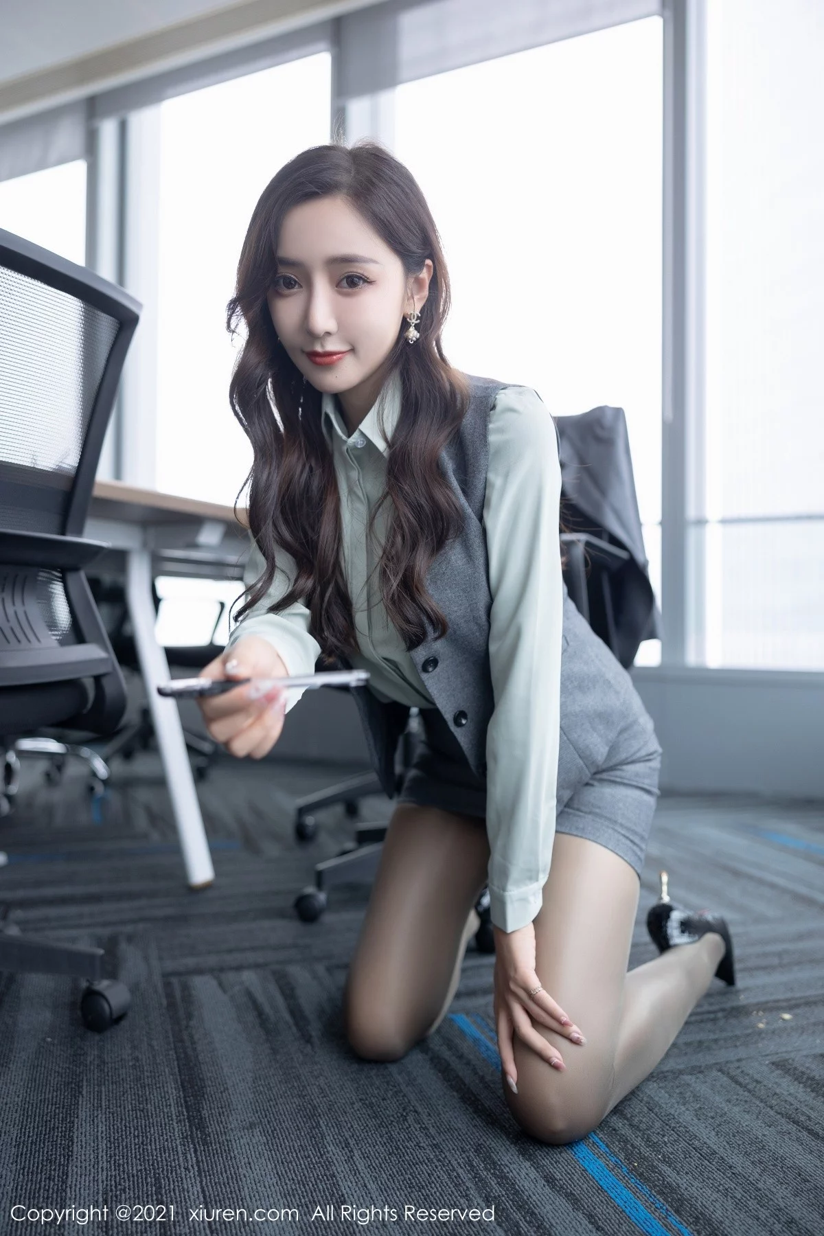 [[XiuRen秀人网]秀人网]No.4251_女神王馨瑶yanni私房半脱露性感内衣超薄黑丝裤袜完美诱惑写真80P