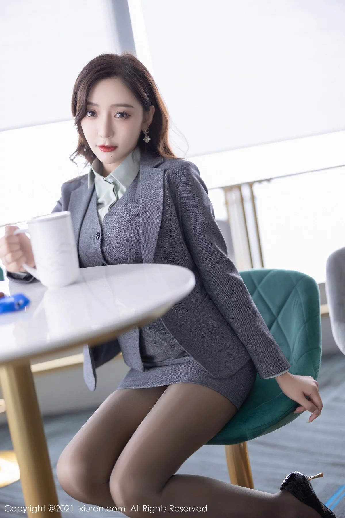 [[XiuRen秀人网]秀人网]No.4251_女神王馨瑶yanni私房半脱露性感内衣超薄黑丝裤袜完美诱惑写真80P