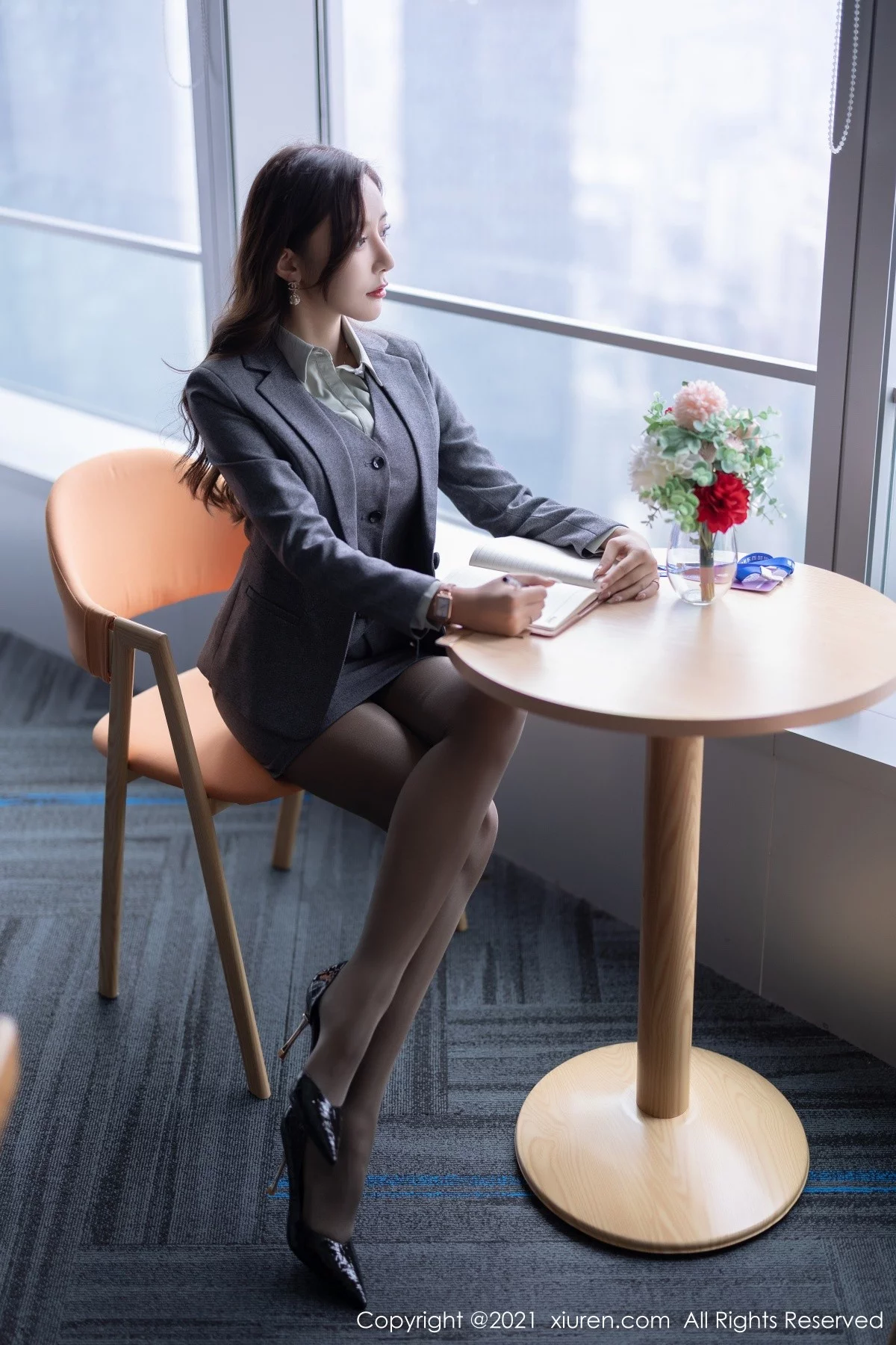 [[XiuRen秀人网]秀人网]No.4251_女神王馨瑶yanni私房半脱露性感内衣超薄黑丝裤袜完美诱惑写真80P