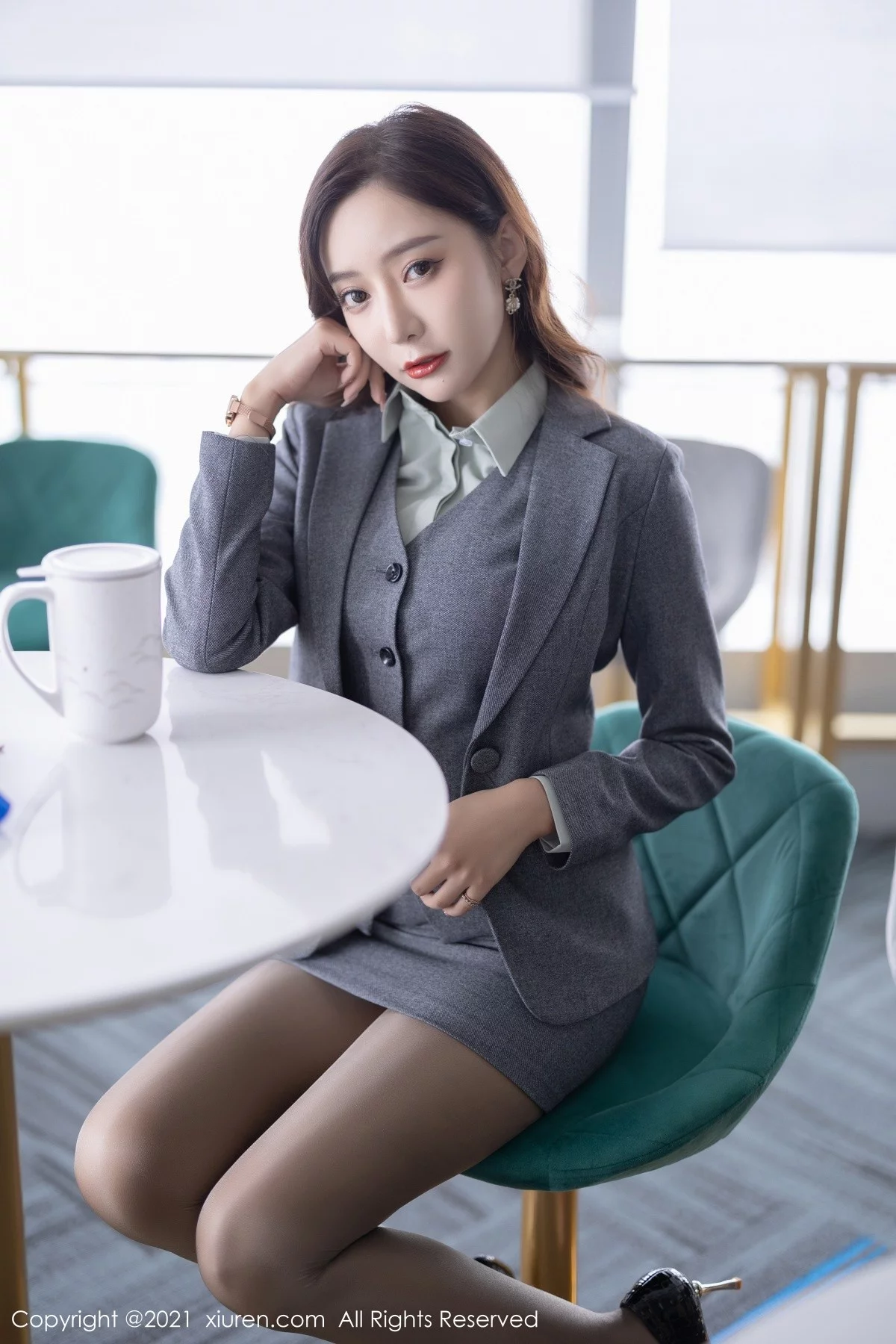 [[XiuRen秀人网]秀人网]No.4251_女神王馨瑶yanni私房半脱露性感内衣超薄黑丝裤袜完美诱惑写真80P