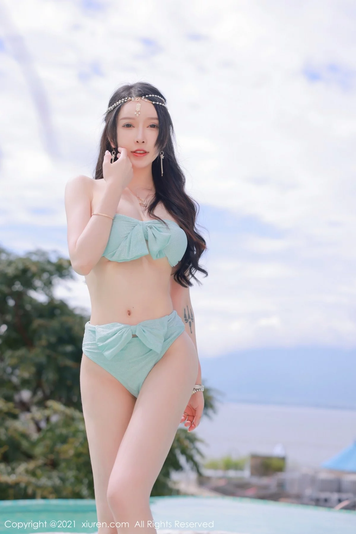 [[XiuRen秀人网]秀人网]No.4248_模特玉兔miki大理旅拍异域风情主题半脱秀完美身材诱惑写真50P