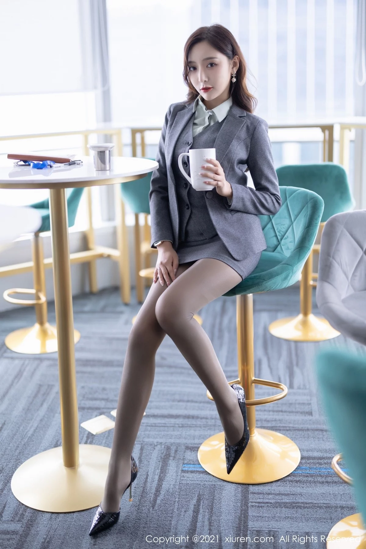 [[XiuRen秀人网]秀人网]No.4251_女神王馨瑶yanni私房半脱露性感内衣超薄黑丝裤袜完美诱惑写真80P