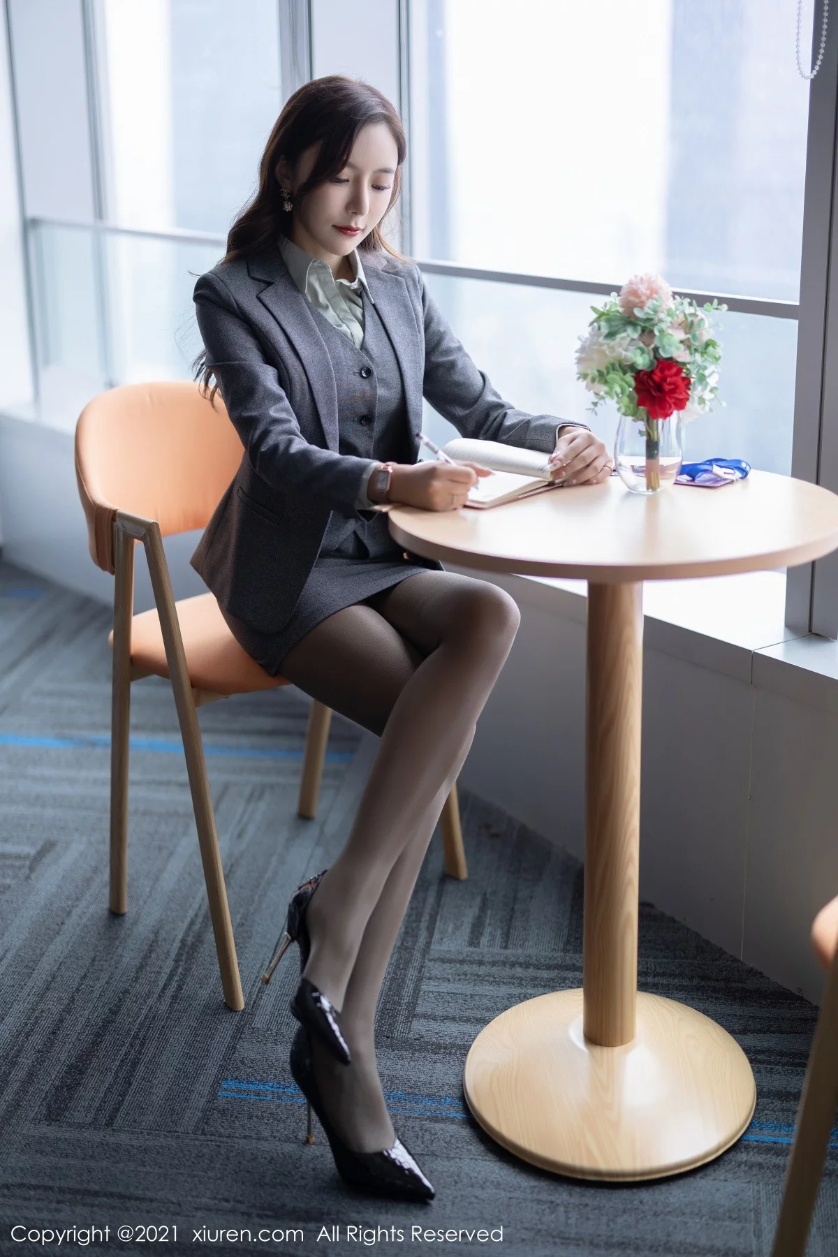 [[XiuRen秀人网]秀人网]No.4251_女神王馨瑶yanni私房半脱露性感内衣超薄黑丝裤袜完美诱惑写真80P