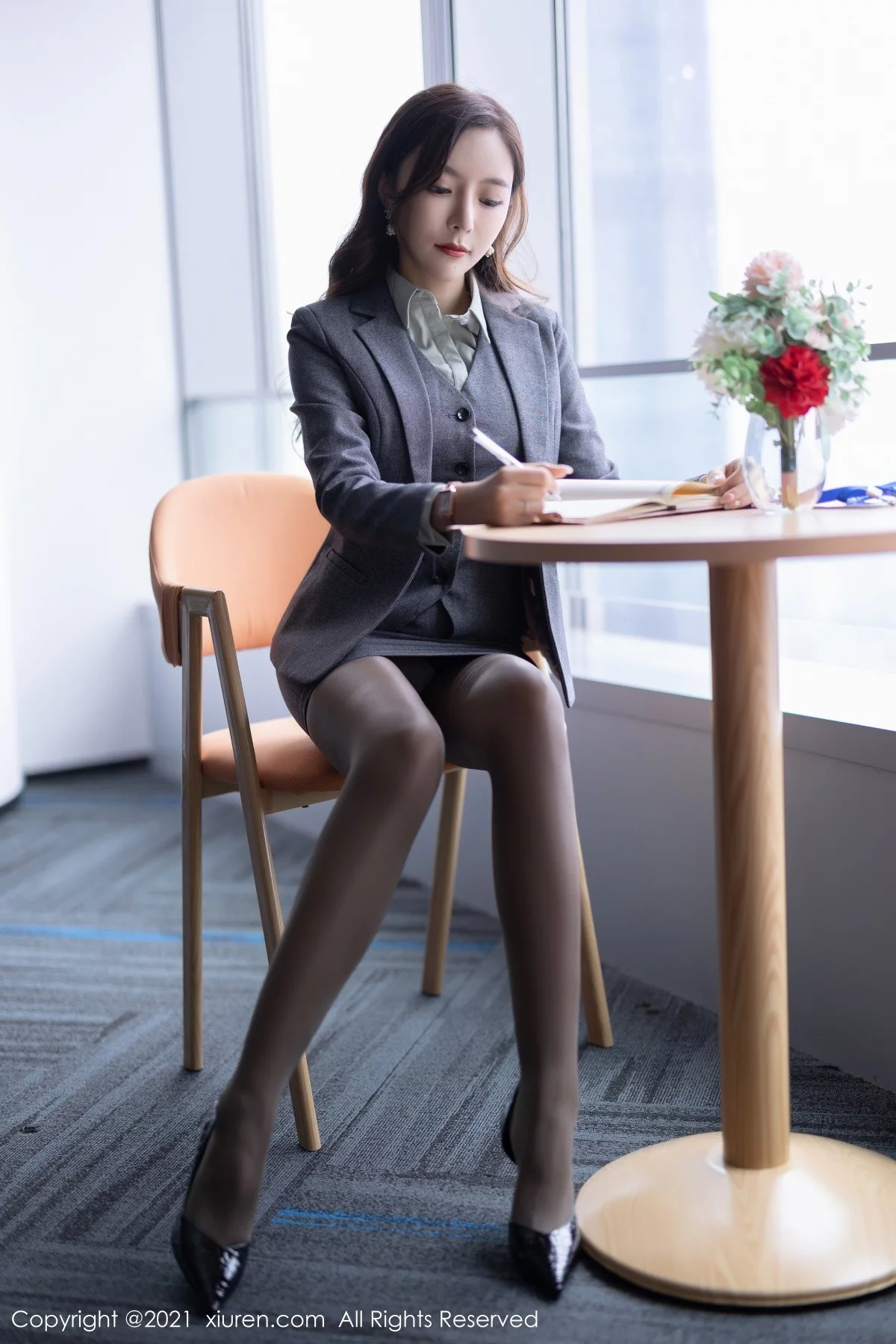 [[XiuRen秀人网]秀人网]No.4251_女神王馨瑶yanni私房半脱露性感内衣超薄黑丝裤袜完美诱惑写真80P