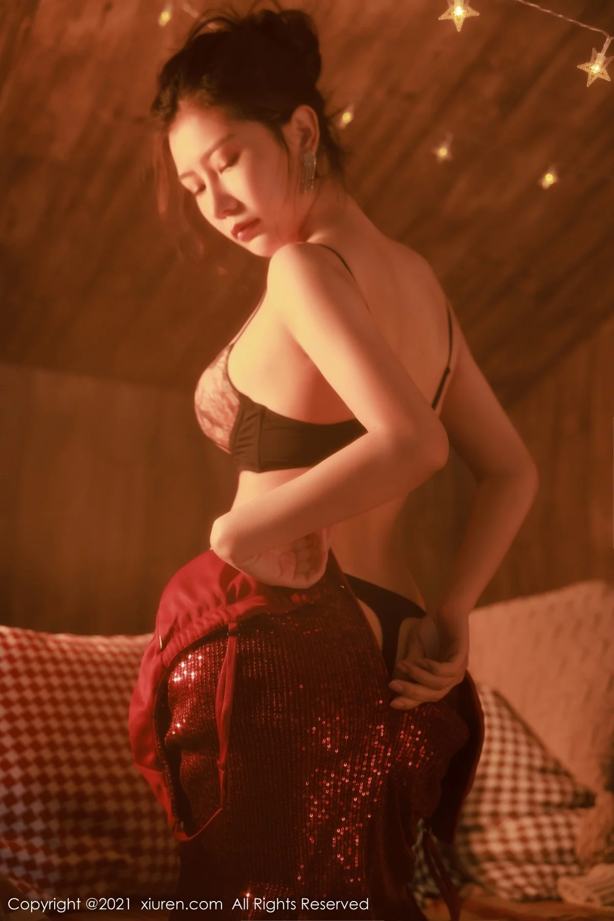 [[XiuRen秀人网]秀人网]No.4357_模特尹甜甜古典油画风主题私房性感内衣配黑丝渔网撩人诱惑写真60P