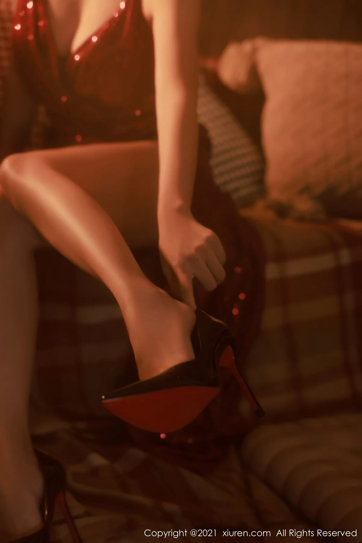 [[XiuRen秀人网]秀人网]No.4357_模特尹甜甜古典油画风主题私房性感内衣配黑丝渔网撩人诱惑写真60P