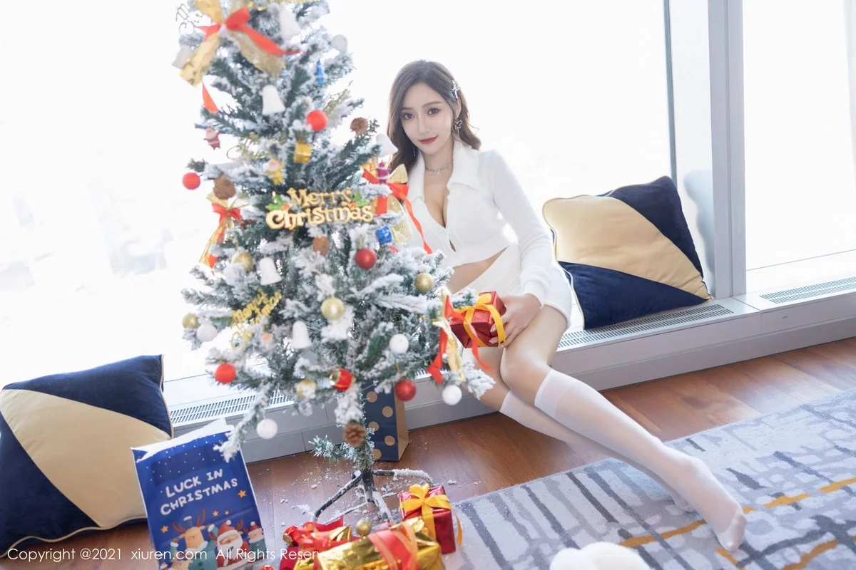 [[XiuRen秀人网]秀人网]No.4359_女神王馨瑶yanni圣诞节主题红色情趣服饰配蕾丝袜火辣诱惑写真81P