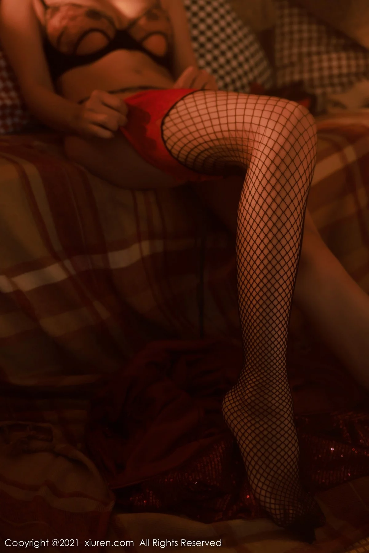 [[XiuRen秀人网]秀人网]No.4357_模特尹甜甜古典油画风主题私房性感内衣配黑丝渔网撩人诱惑写真60P