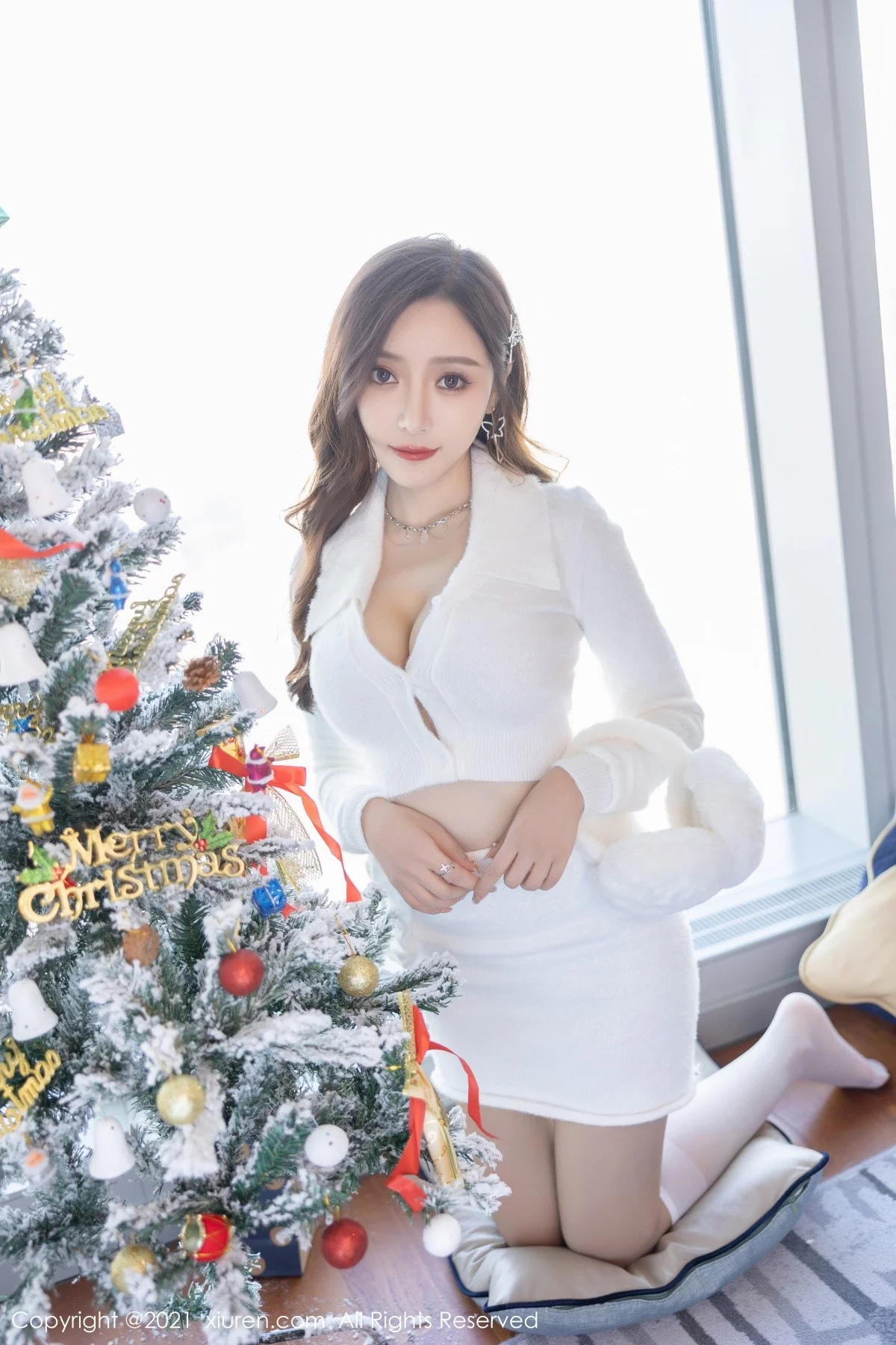 [[XiuRen秀人网]秀人网]No.4359_女神王馨瑶yanni圣诞节主题红色情趣服饰配蕾丝袜火辣诱惑写真81P