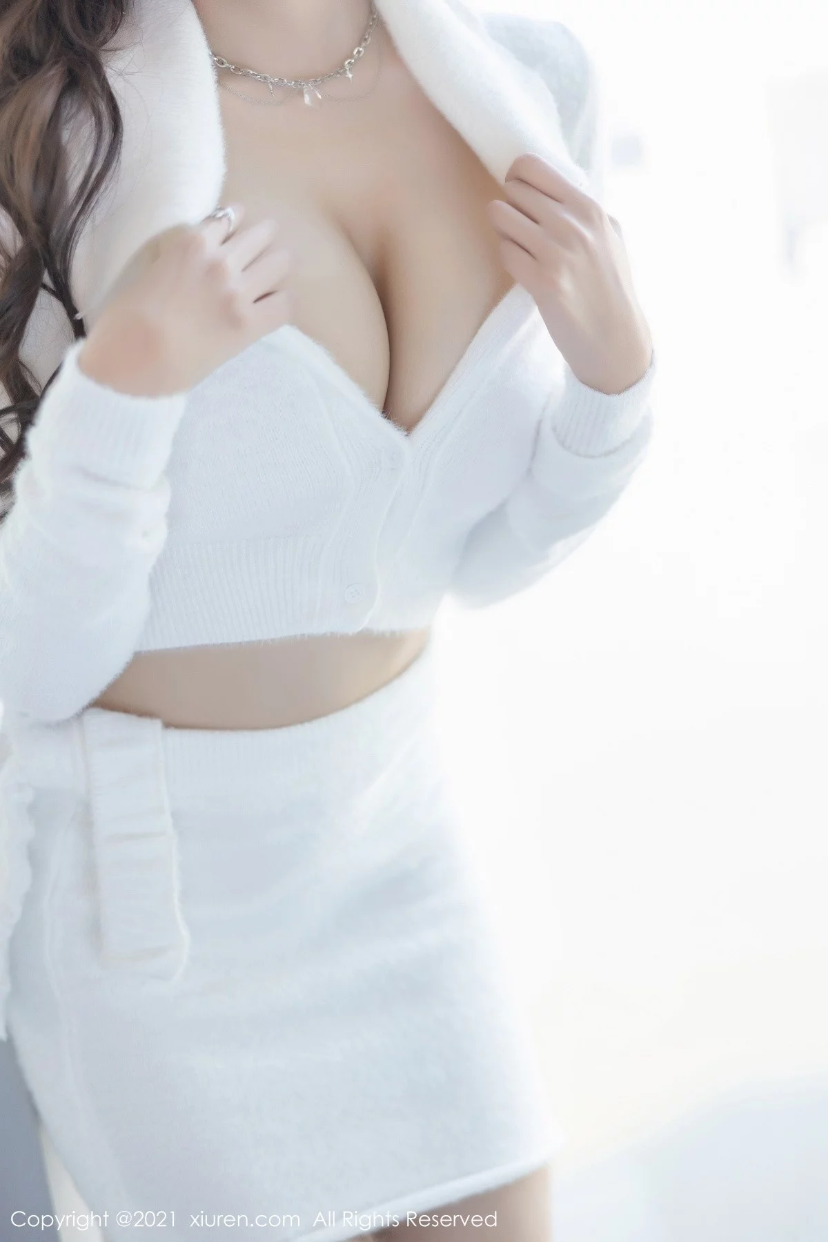 [[XiuRen秀人网]秀人网]No.4359_女神王馨瑶yanni圣诞节主题红色情趣服饰配蕾丝袜火辣诱惑写真81P