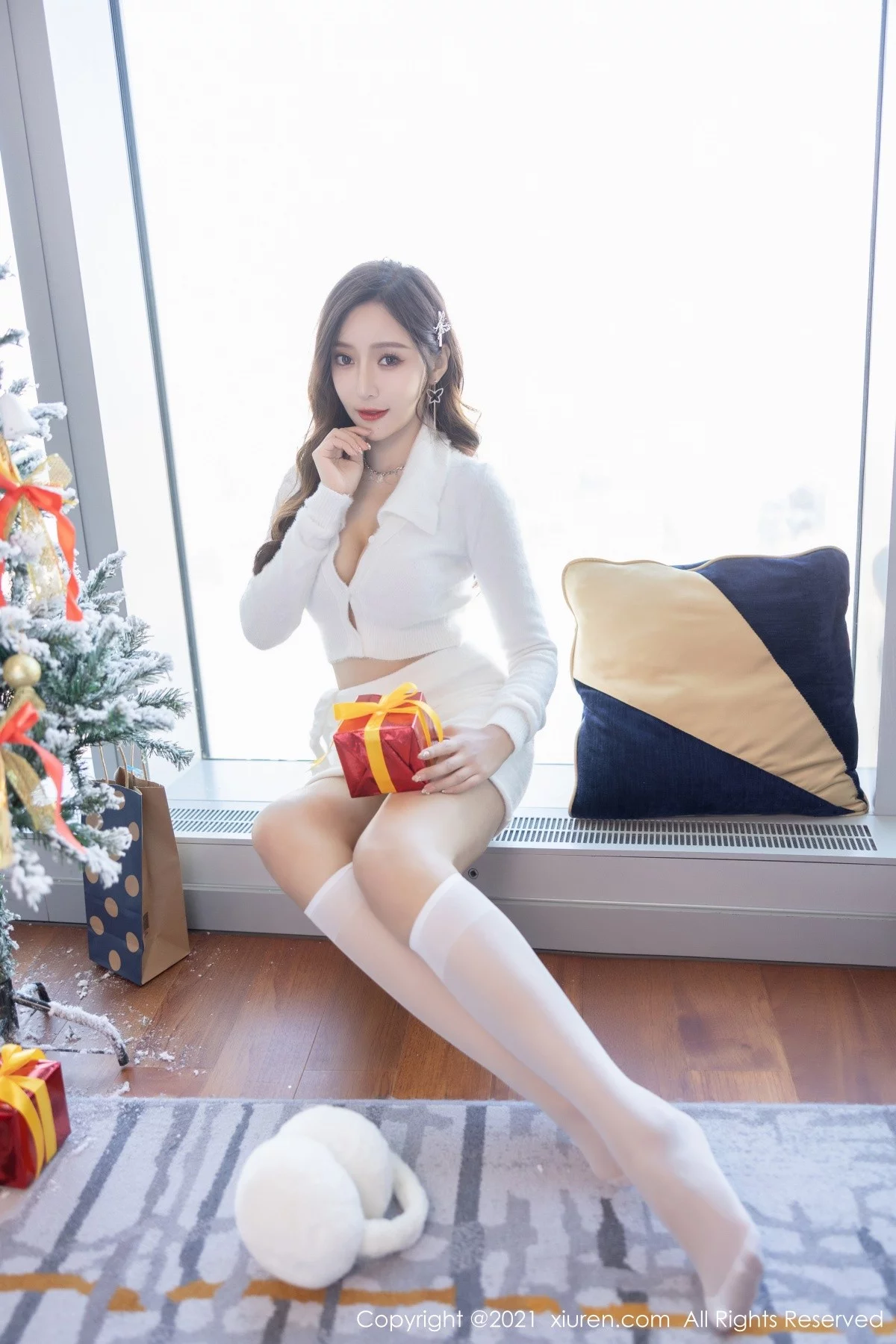 [[XiuRen秀人网]秀人网]No.4359_女神王馨瑶yanni圣诞节主题红色情趣服饰配蕾丝袜火辣诱惑写真81P