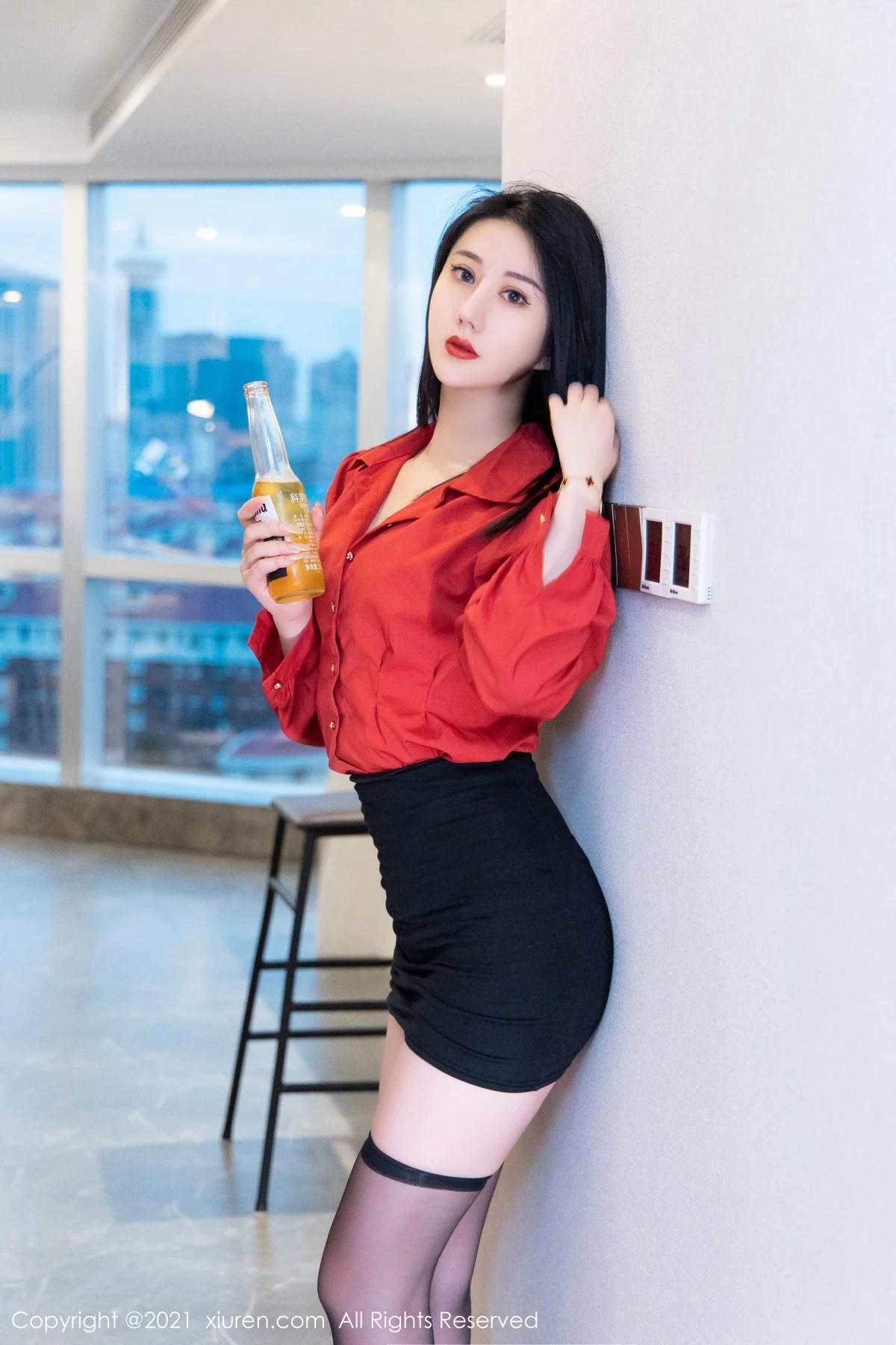 [[XiuRen秀人网]秀人网]No.4253_模特苏小曼babyface经典猩红衬衫半脱露蕾丝内衣完美诱惑写真50P