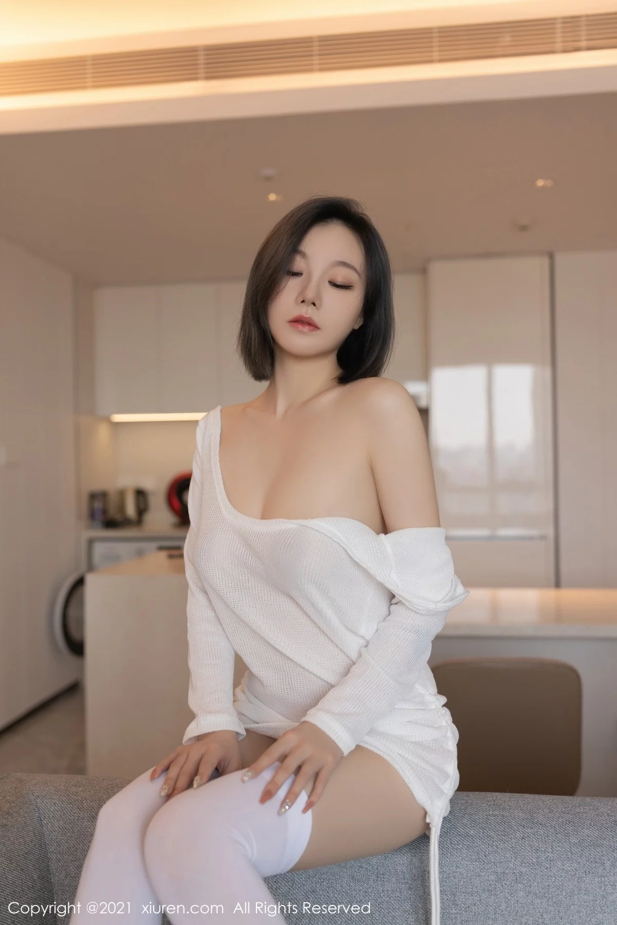 [[XiuRen秀人网]秀人网]No.4255_模特安然Maleah重庆旅拍洁白多姿镂空服饰秀翘臀美腿诱惑写真80P