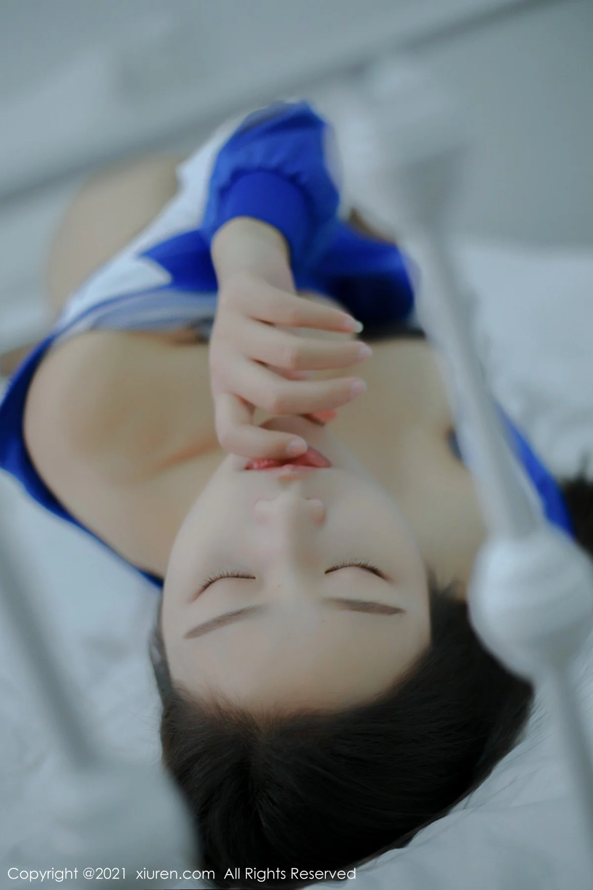 [[XiuRen秀人网]秀人网]No.4252_模特星萌清纯动人蓝色的校服配蕾丝袜半脱秀完美身材诱惑写真49P