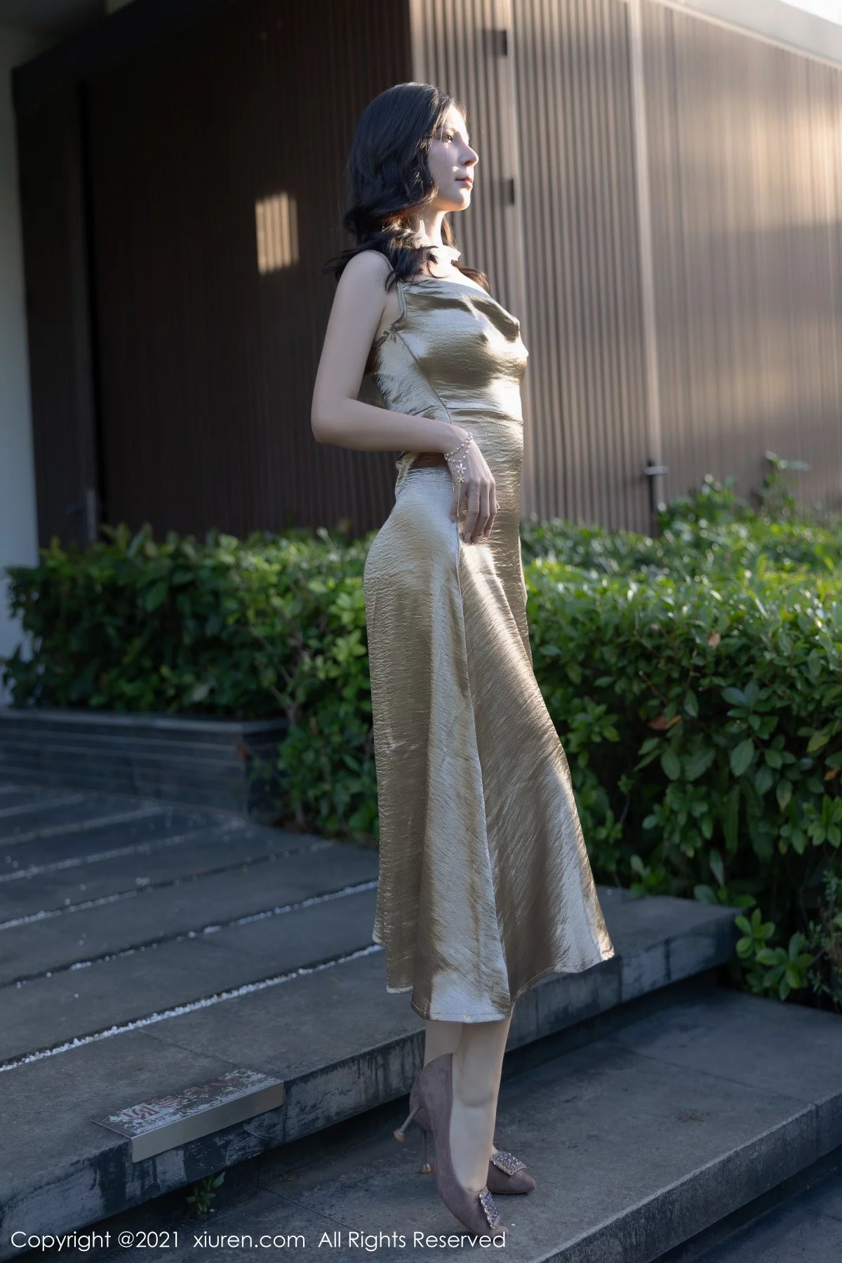 [[XiuRen秀人网]秀人网]No.4254_模特小蛮妖Yummy深圳旅拍百变情趣风服饰秀翘臀美腿诱惑写真83P