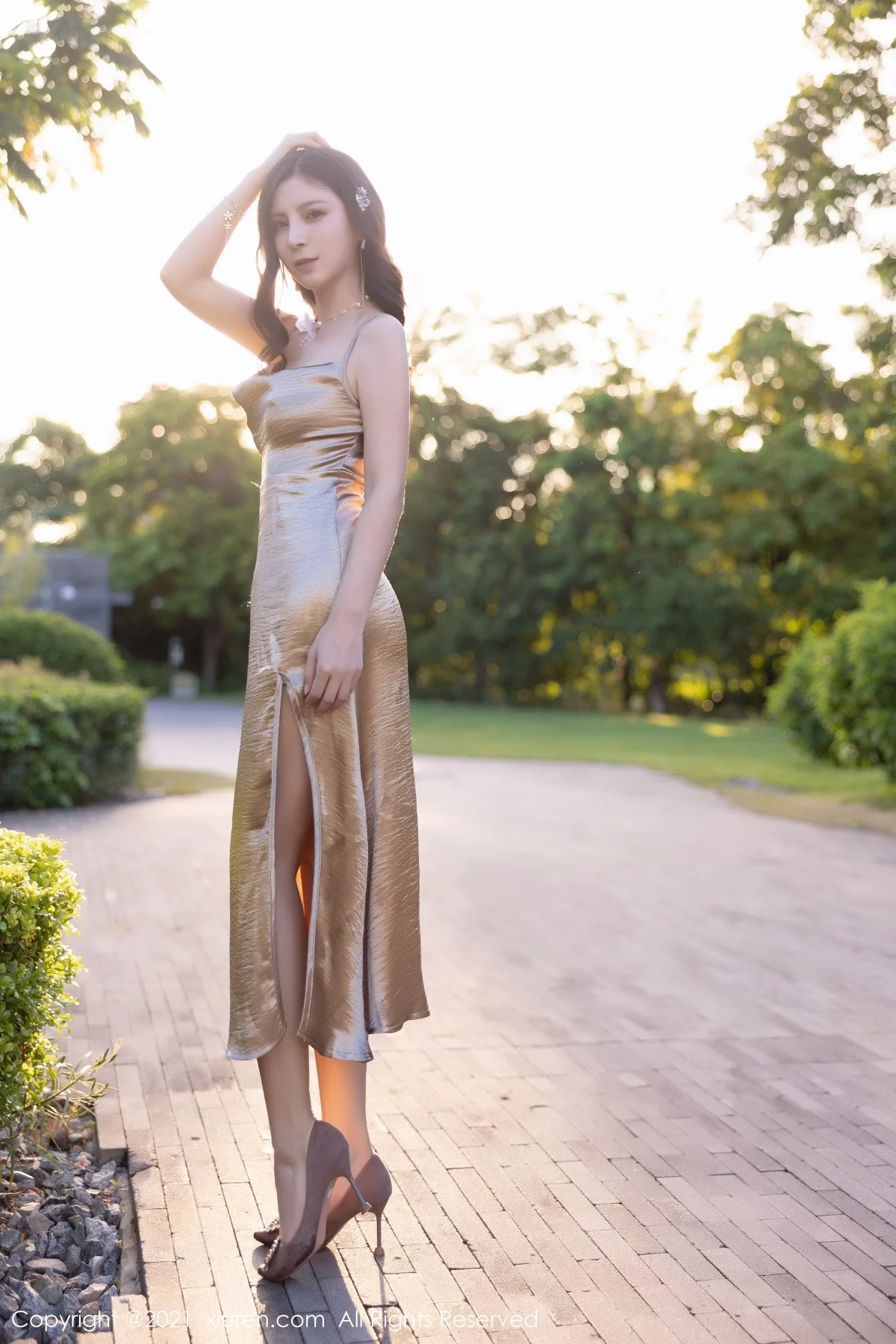 [[XiuRen秀人网]秀人网]No.4254_模特小蛮妖Yummy深圳旅拍百变情趣风服饰秀翘臀美腿诱惑写真83P