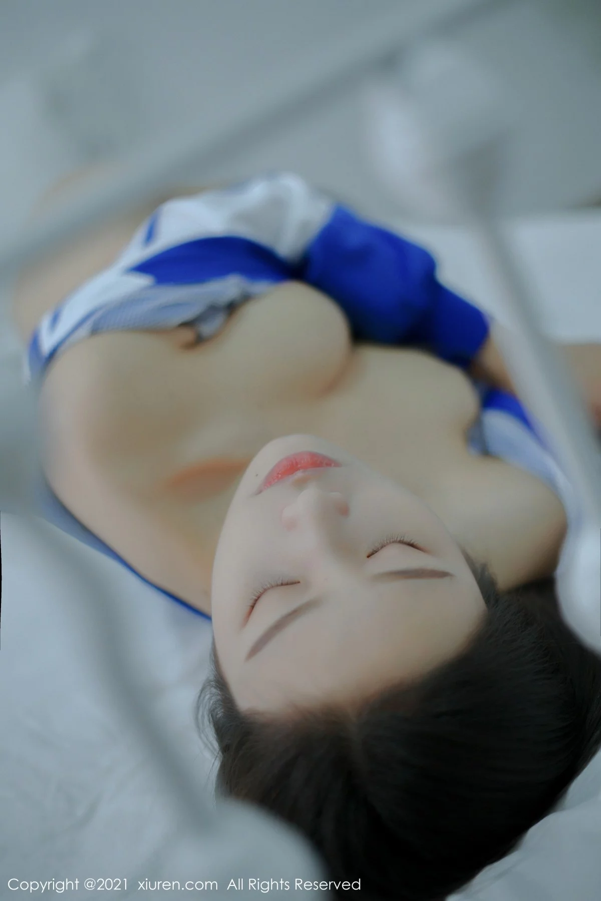 [[XiuRen秀人网]秀人网]No.4252_模特星萌清纯动人蓝色的校服配蕾丝袜半脱秀完美身材诱惑写真49P