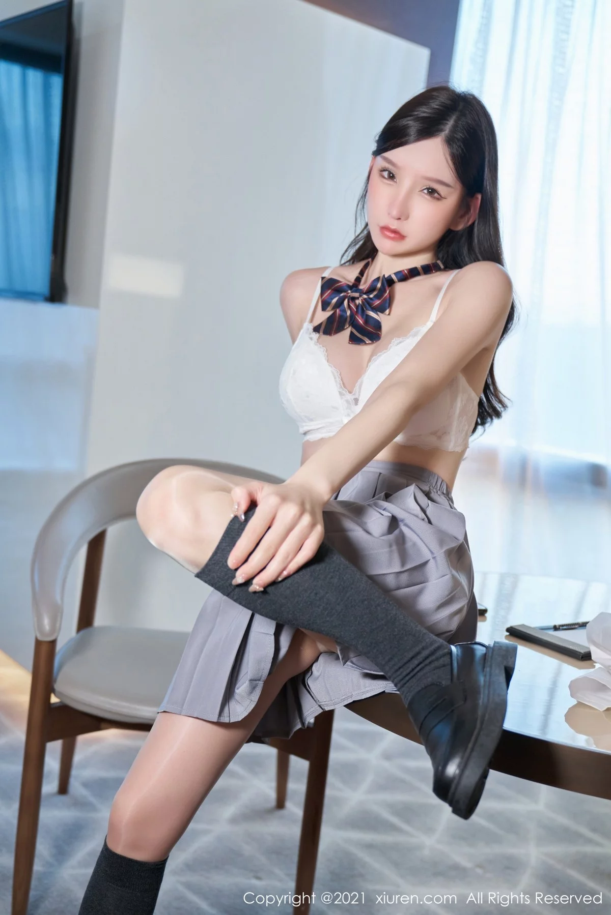 [[XiuRen秀人网]秀人网]No.4258_女神周于希Sandy惩罚游戏主题性感百褶裙下闪亮肉丝诱惑写真88P