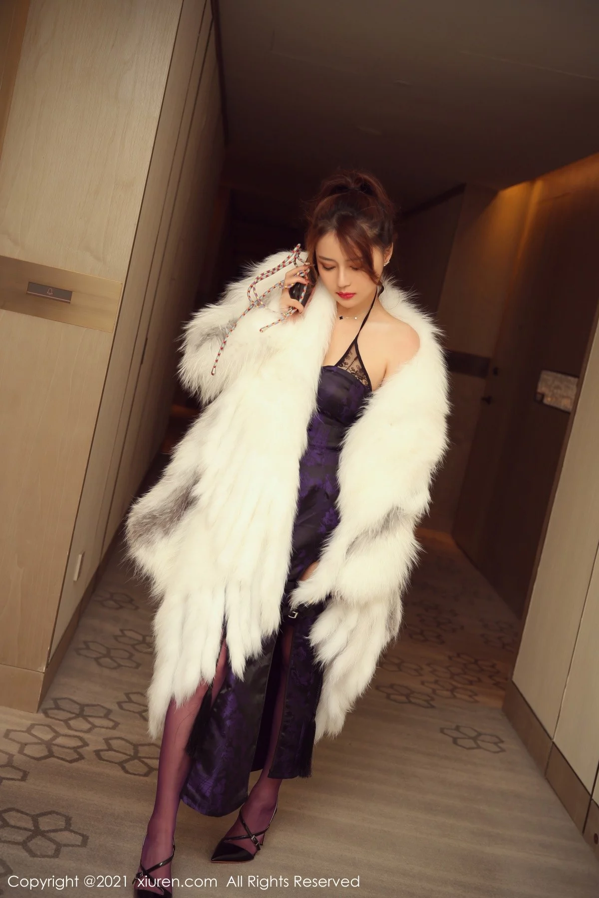 [[XiuRen秀人网]秀人网]No.4260_模特凯竹姐姐剧情主题私房脱黑色吊裙露紫色情趣内衣诱惑写真43P