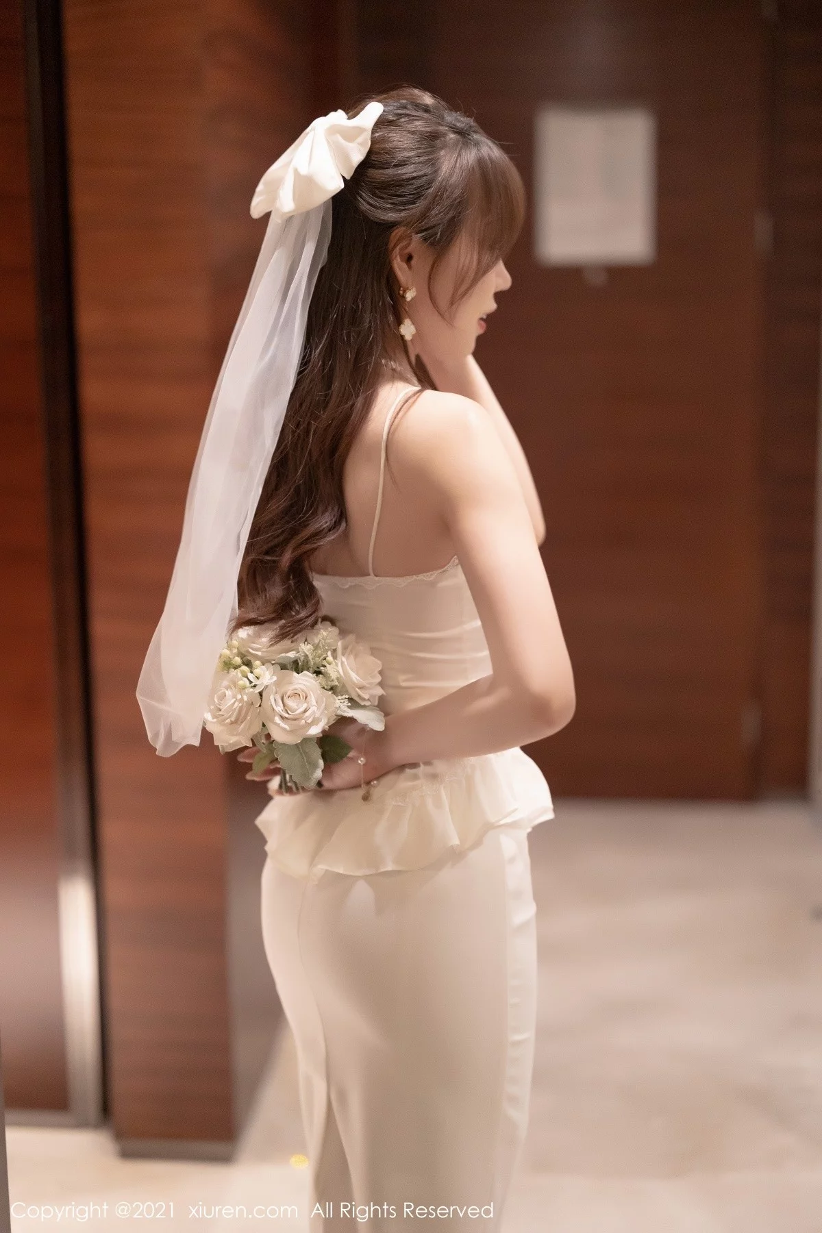 [[XiuRen秀人网]秀人网]No.4269_女神芝芝Booty私房薄透新娘服饰配白丝吊袜秀惹火身材诱惑写真100P