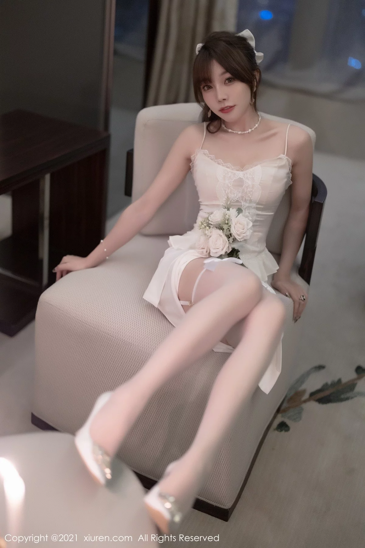 [[XiuRen秀人网]秀人网]No.4269_女神芝芝Booty私房薄透新娘服饰配白丝吊袜秀惹火身材诱惑写真100P