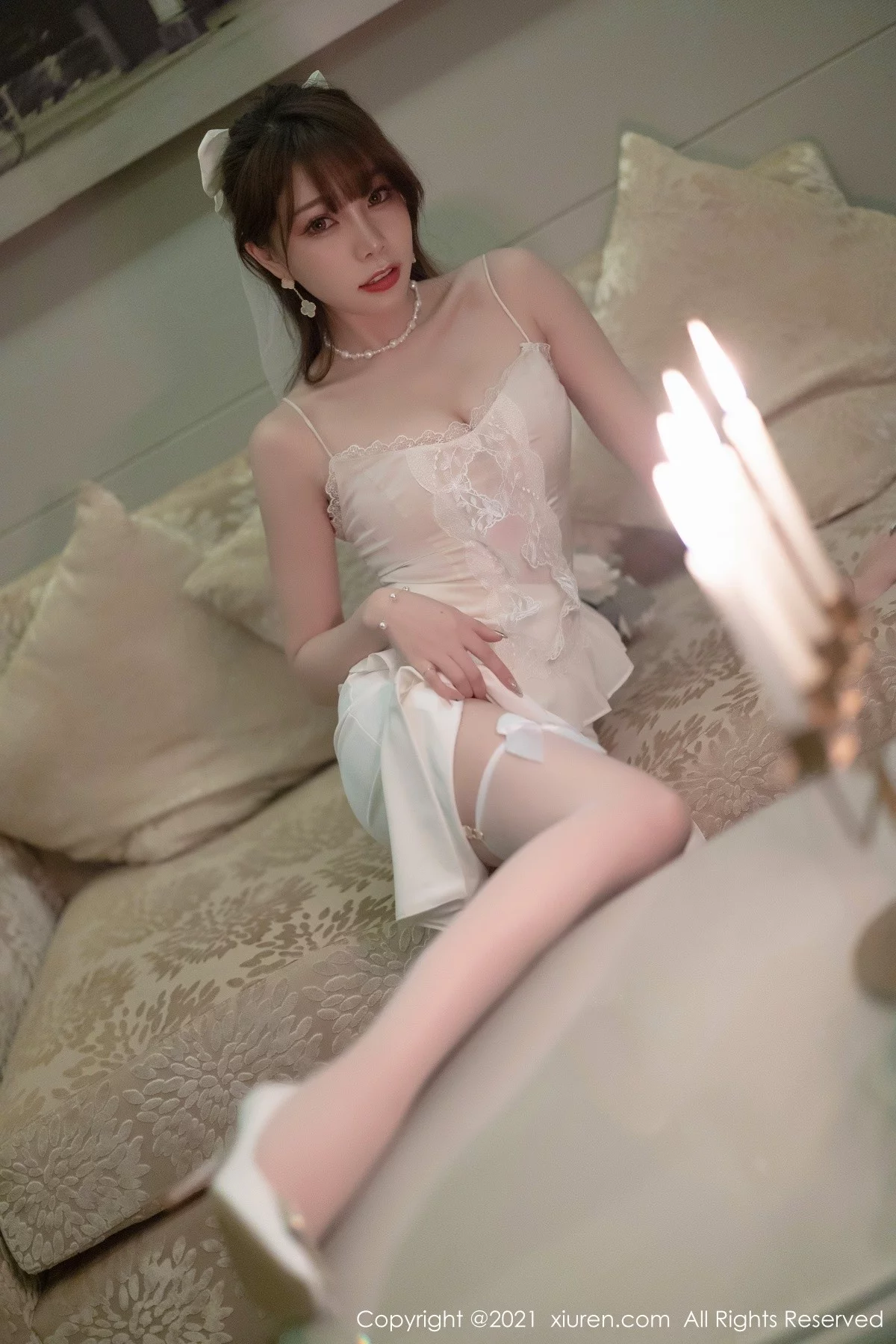 [[XiuRen秀人网]秀人网]No.4269_女神芝芝Booty私房薄透新娘服饰配白丝吊袜秀惹火身材诱惑写真100P