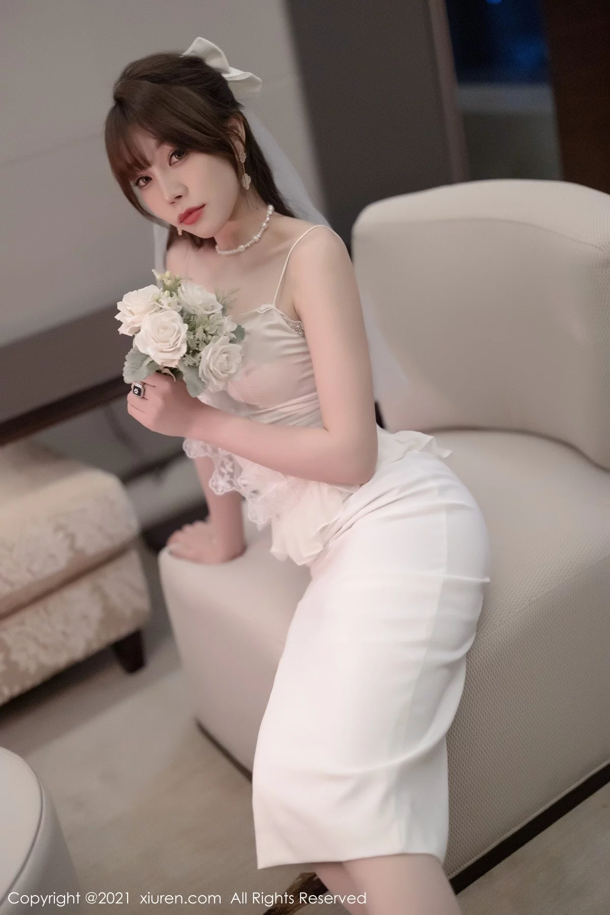 [[XiuRen秀人网]秀人网]No.4269_女神芝芝Booty私房薄透新娘服饰配白丝吊袜秀惹火身材诱惑写真100P