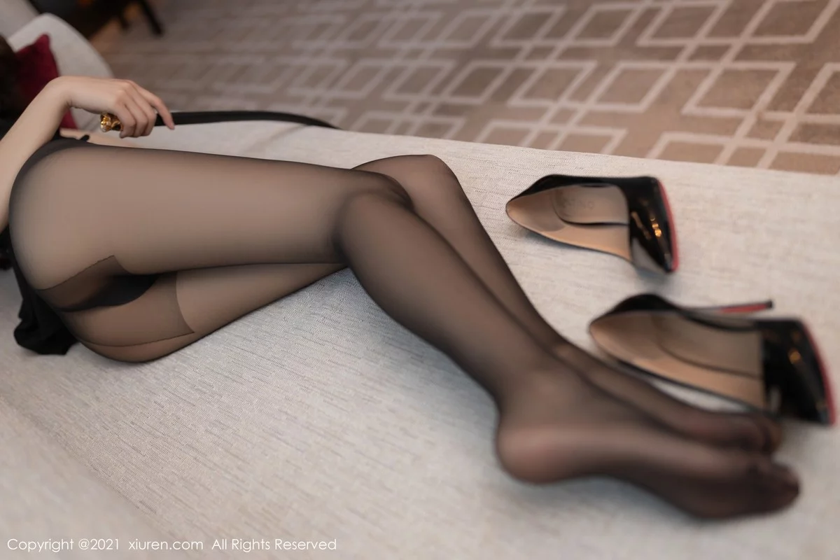 [[XiuRen秀人网]秀人网]No.4268_模特陆萱萱江浙沪旅拍半脱露黑色蕾丝内衣配黑丝裤袜诱惑写真78P