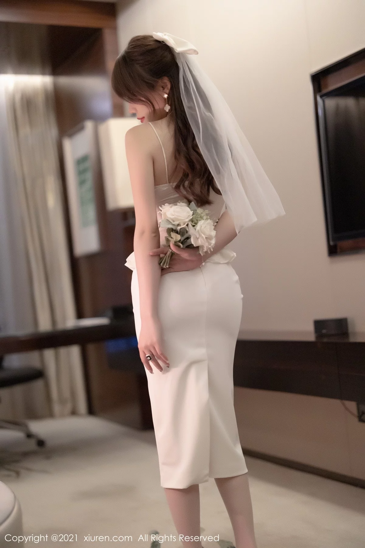[[XiuRen秀人网]秀人网]No.4269_女神芝芝Booty私房薄透新娘服饰配白丝吊袜秀惹火身材诱惑写真100P