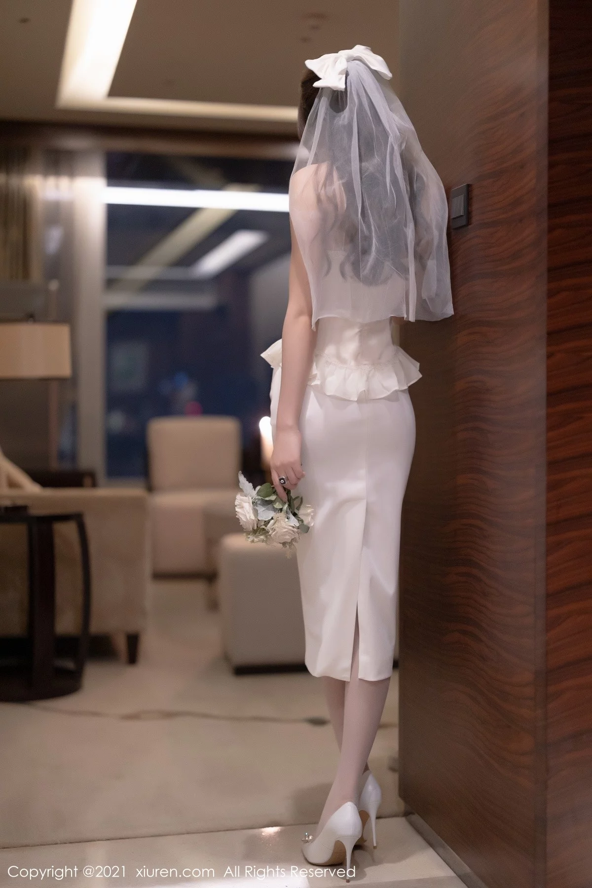 [[XiuRen秀人网]秀人网]No.4269_女神芝芝Booty私房薄透新娘服饰配白丝吊袜秀惹火身材诱惑写真100P