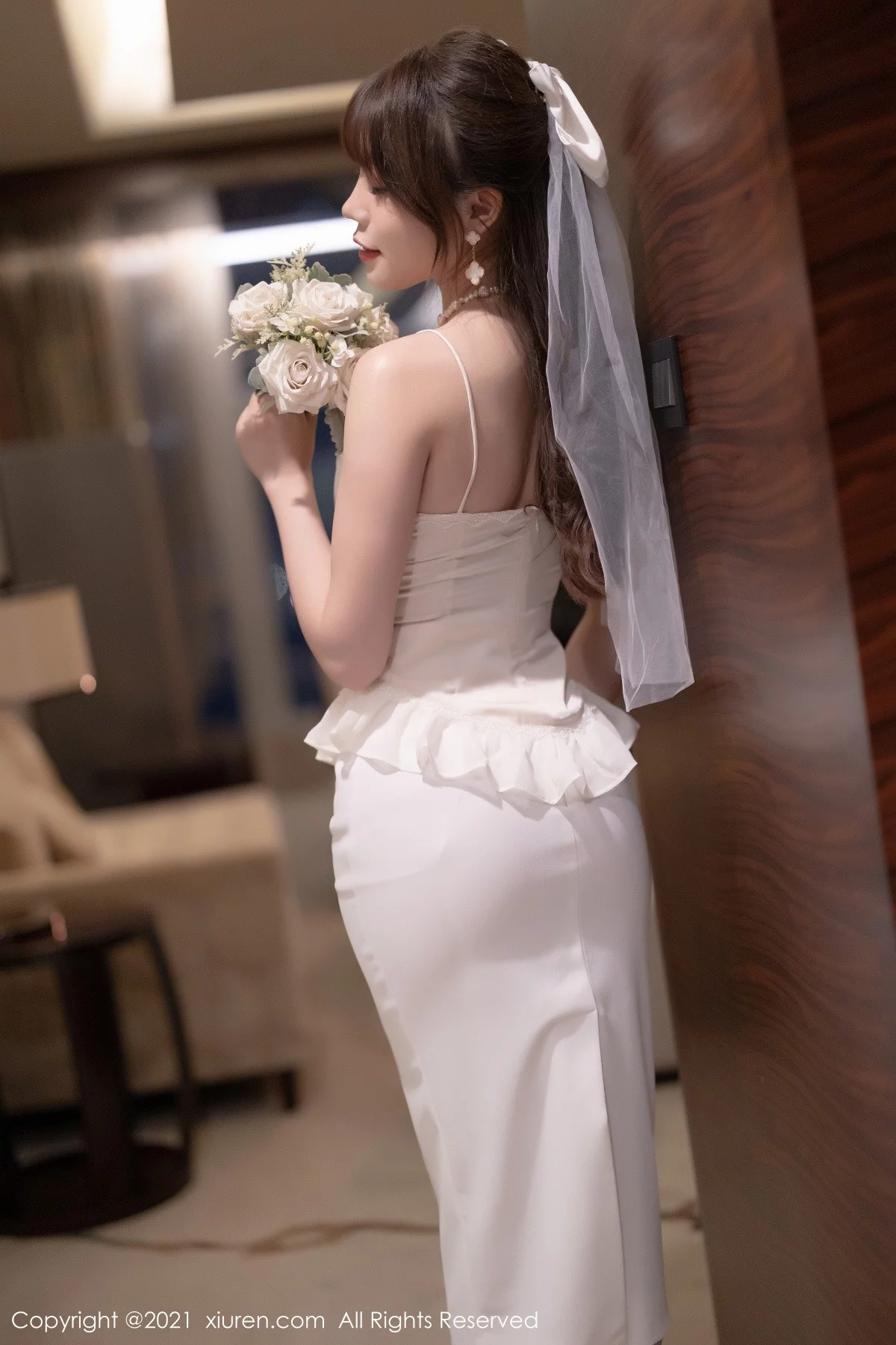 [[XiuRen秀人网]秀人网]No.4269_女神芝芝Booty私房薄透新娘服饰配白丝吊袜秀惹火身材诱惑写真100P