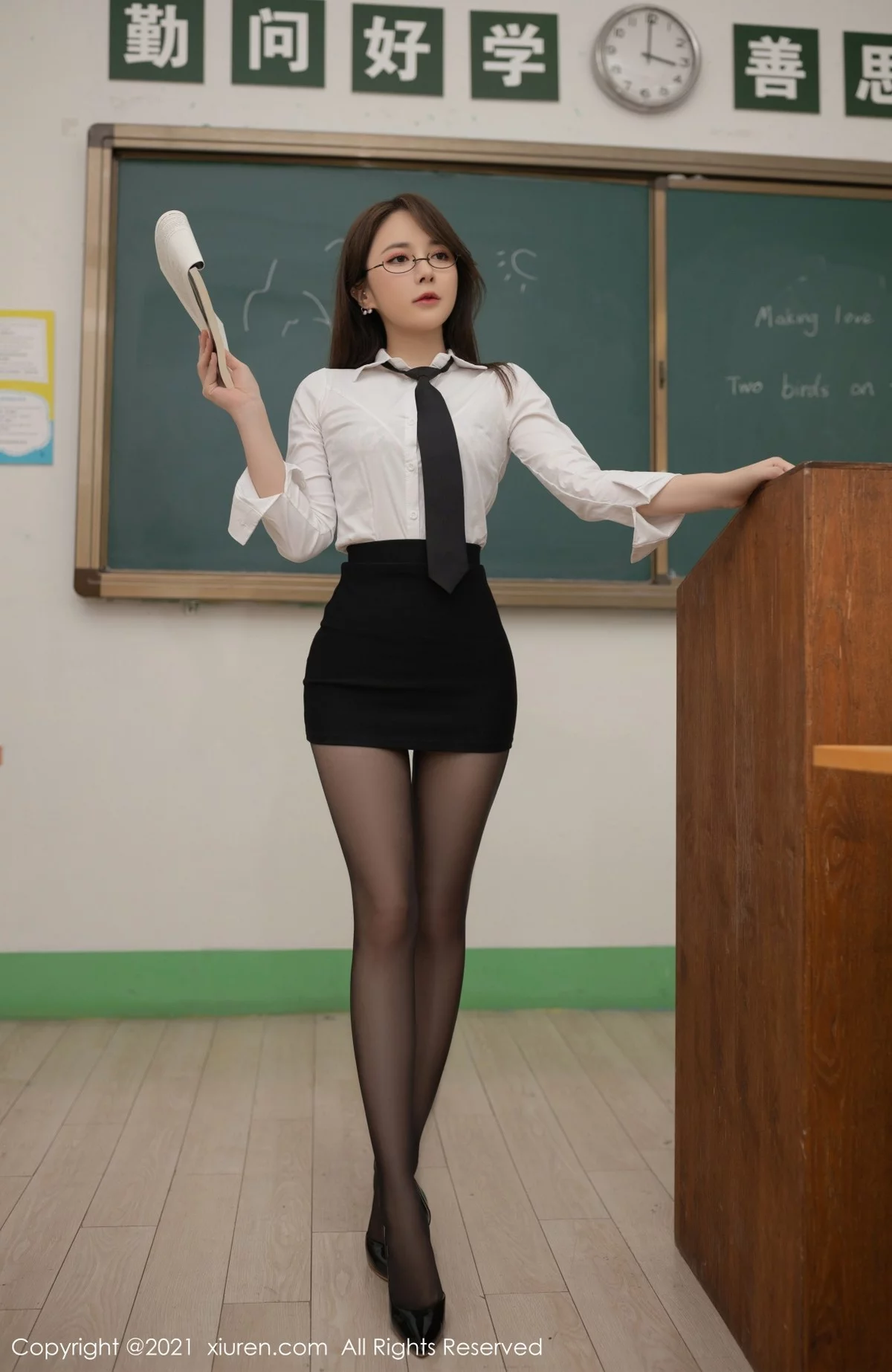 [[XiuRen秀人网]秀人网]No.4273_模特鱼子酱Fish江浙沪旅拍狂野豹纹内衣配开档黑丝惹火诱惑写真83P