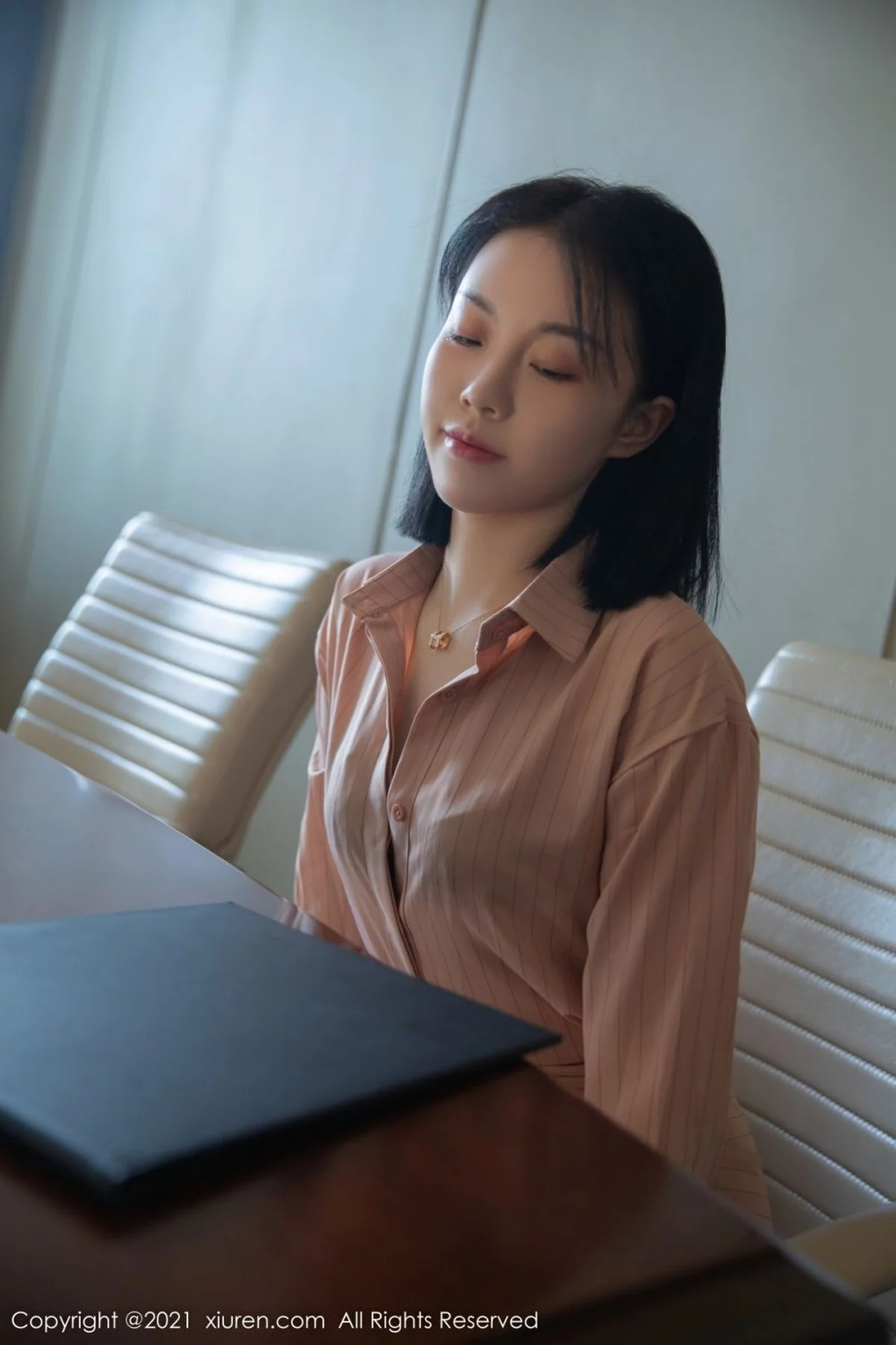 [[XiuRen秀人网]秀人网]No.4393_模特一颗甜蛋黄a脱粉色外衣露性感内衣无内肉丝惹火诱惑写真81P