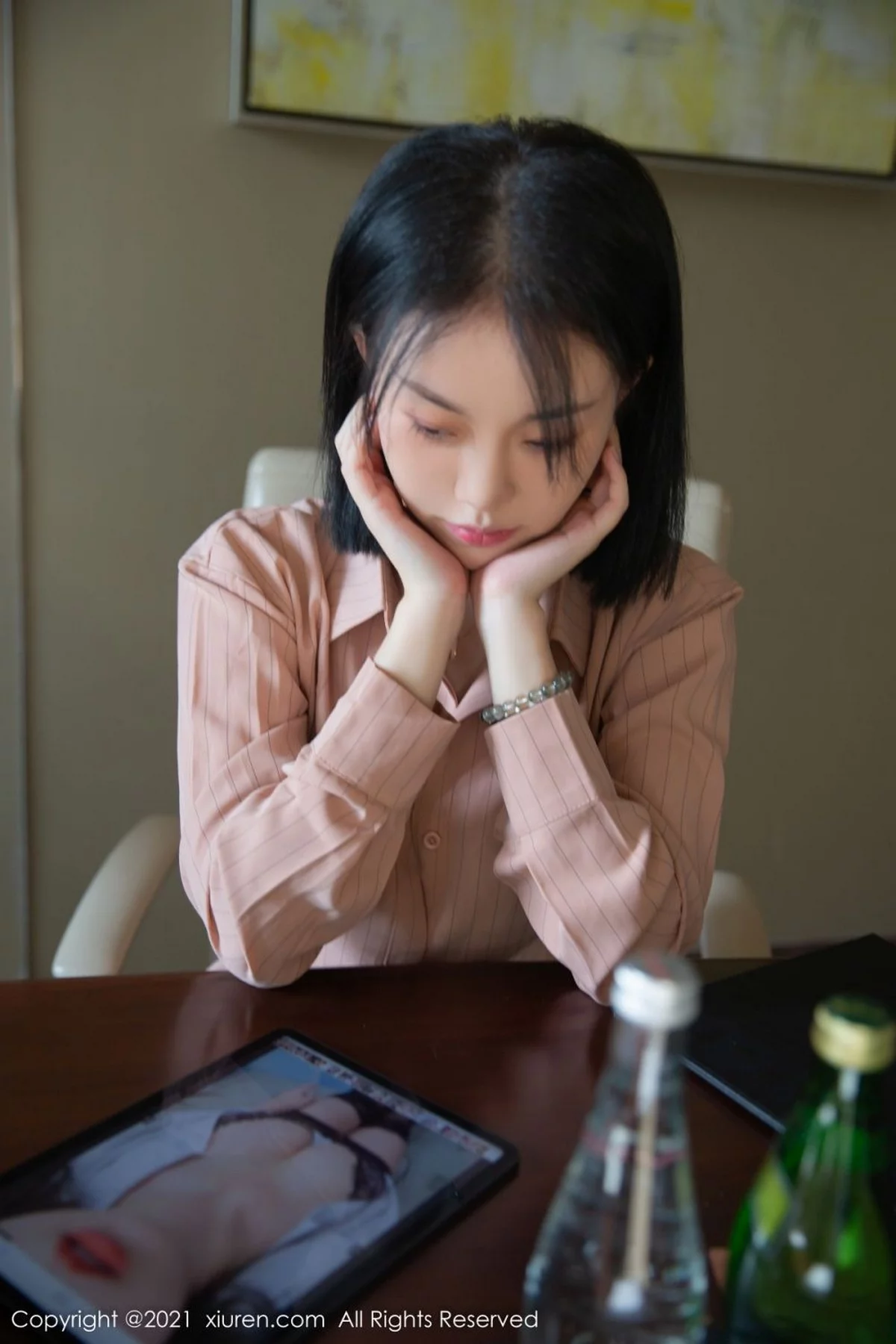 [[XiuRen秀人网]秀人网]No.4393_模特一颗甜蛋黄a脱粉色外衣露性感内衣无内肉丝惹火诱惑写真81P