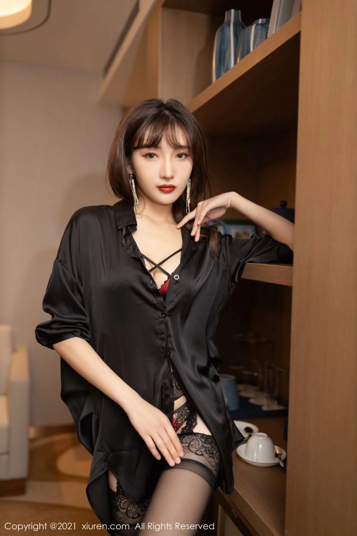 [[XiuRen秀人网]秀人网]No.4396_模特陆萱萱和同事出差主题私房床上黑色蕾丝内衣惹火诱惑写真87P