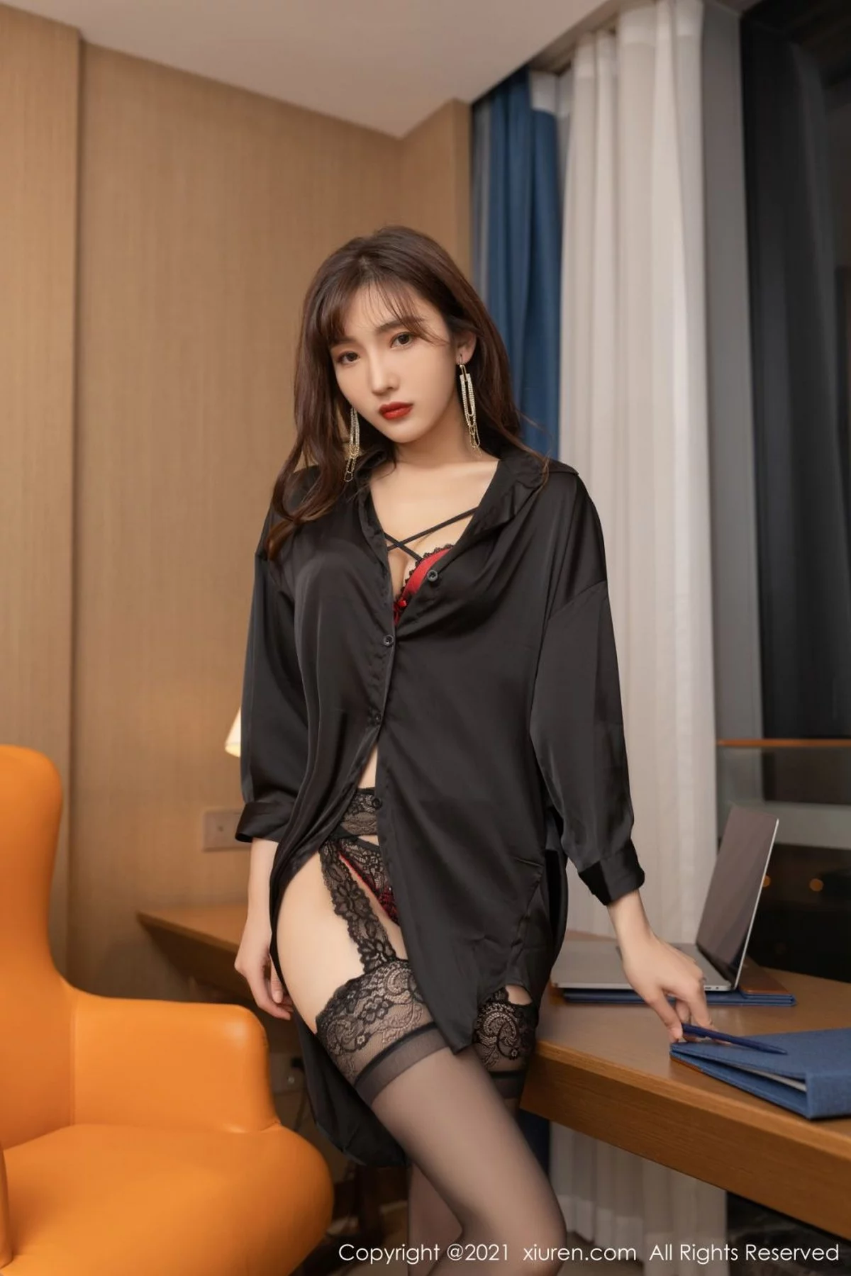 [[XiuRen秀人网]秀人网]No.4396_模特陆萱萱和同事出差主题私房床上黑色蕾丝内衣惹火诱惑写真87P