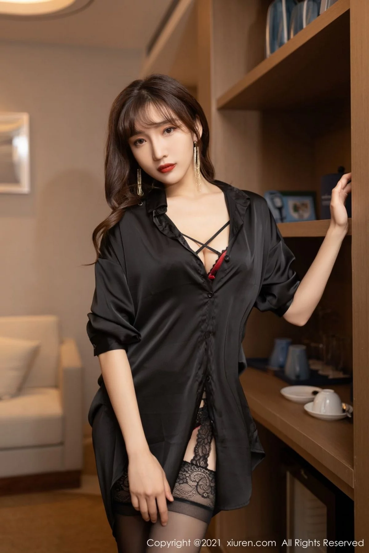 [[XiuRen秀人网]秀人网]No.4396_模特陆萱萱和同事出差主题私房床上黑色蕾丝内衣惹火诱惑写真87P