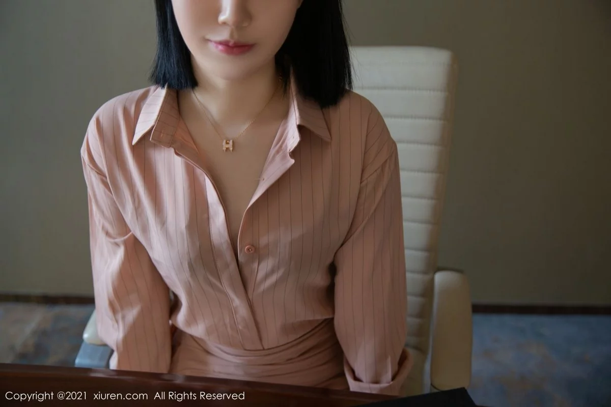 [[XiuRen秀人网]秀人网]No.4393_模特一颗甜蛋黄a脱粉色外衣露性感内衣无内肉丝惹火诱惑写真81P