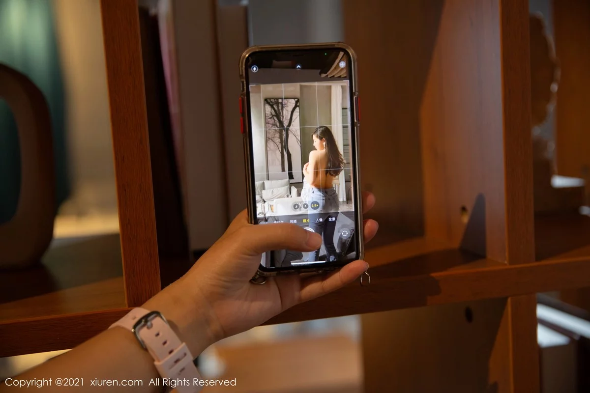 [[XiuRen秀人网]秀人网]No.4404_女神杨晨晨图书馆偷窥主题半裸上身配无内肉丝火辣诱惑写真79P