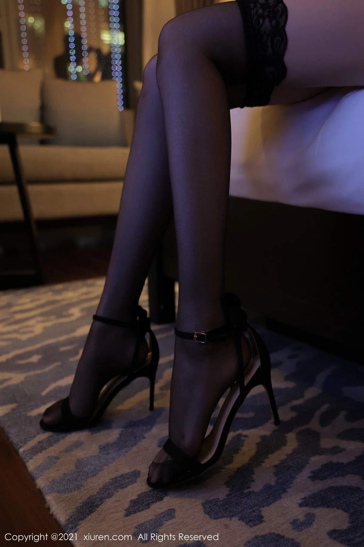 [[XiuRen秀人网]秀人网]No.4400_模特Summer宝宝脱黑色长裙露精致蕾丝内衣配黑丝袜魅惑写真60P