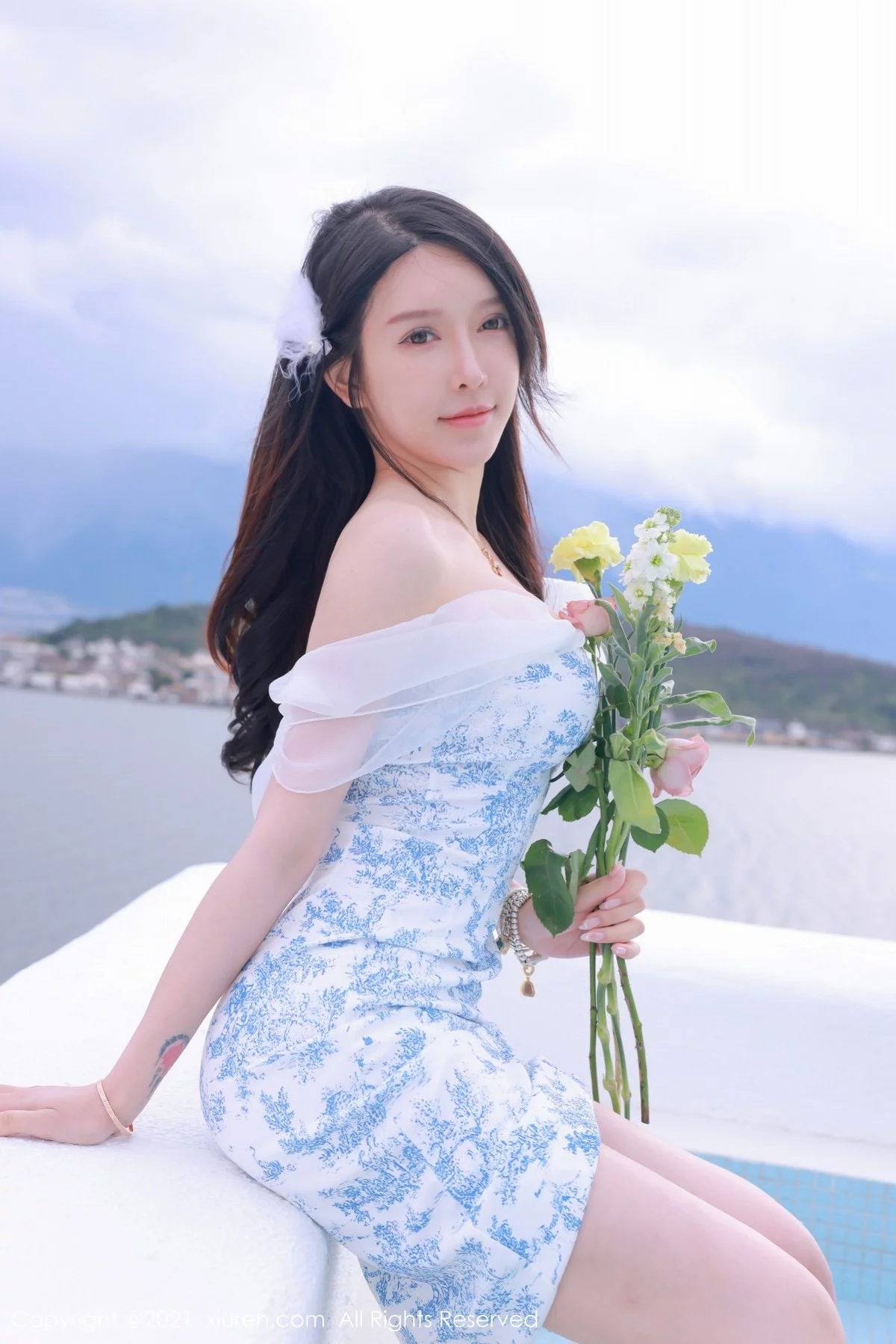 [[XiuRen秀人网]秀人网]No.4401_模特玉兔miki大理洱海旅拍粉色透明长裙秀火辣身材极致诱惑写真54P